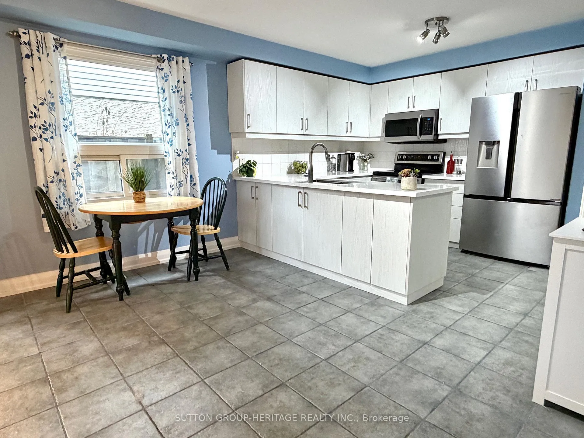 Photo 4 of 52 Barnes Drive, Ajax, Central — HOMEH