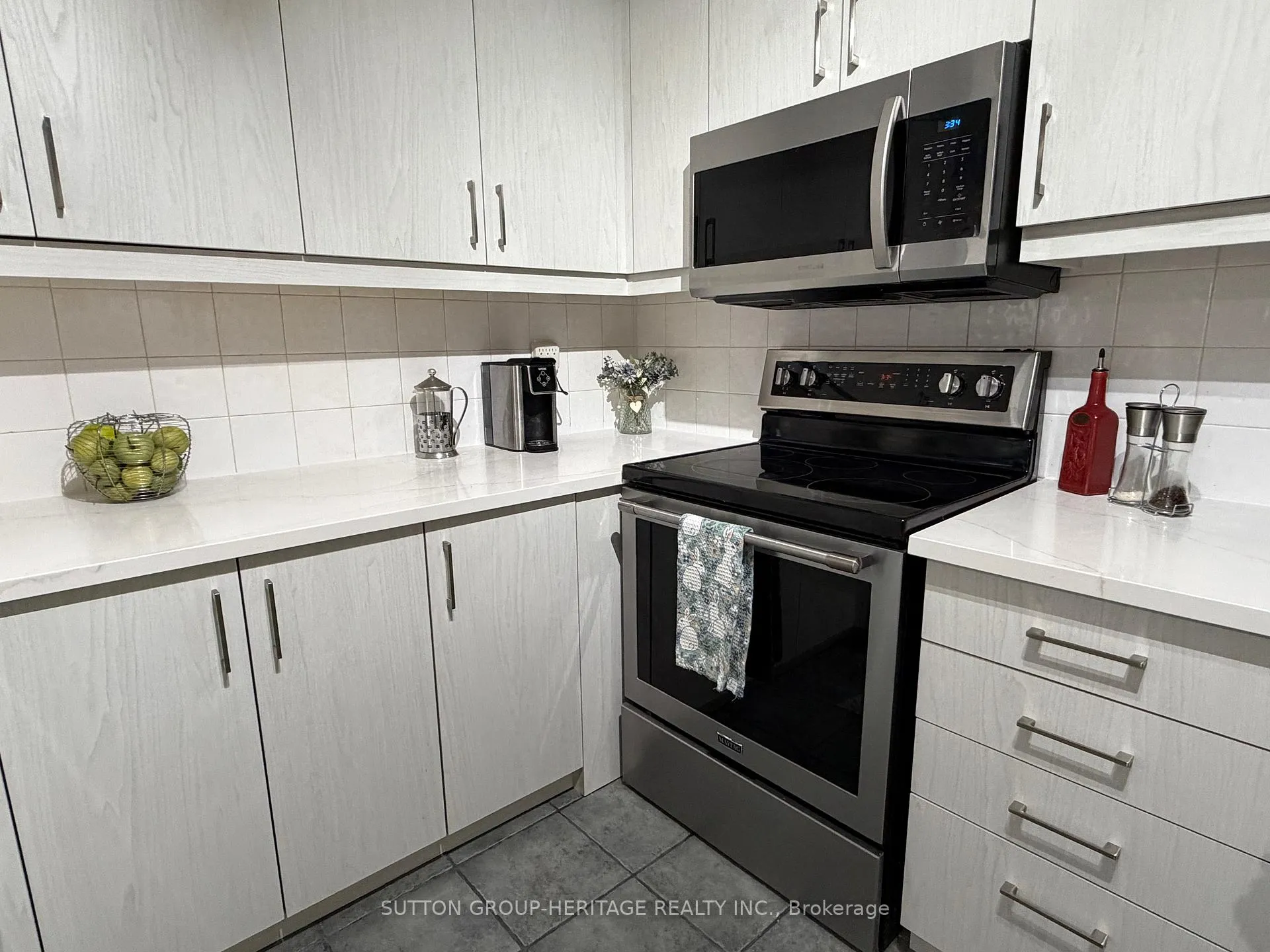 Photo 5 of 52 Barnes Drive, Ajax, Central — HOMEH