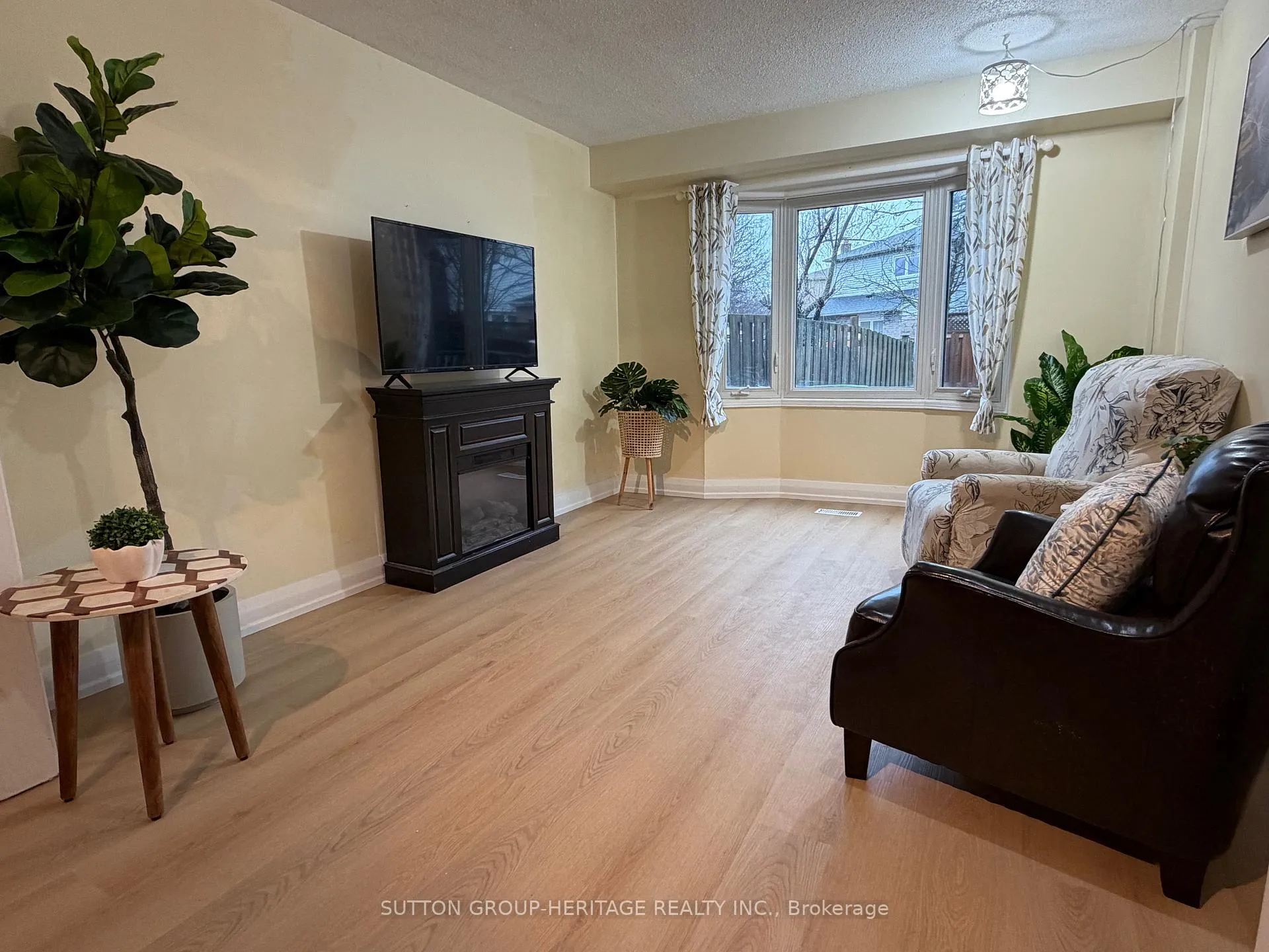 Photo 13 of 52 Barnes Drive, Ajax, Central — HOMEH