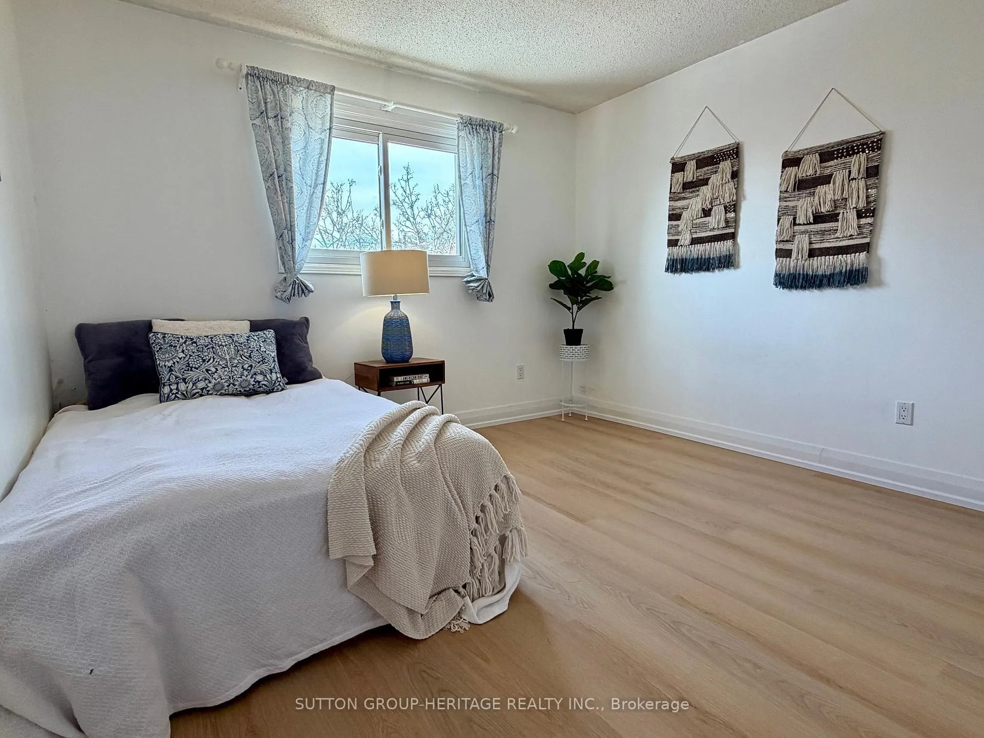 Photo 15 of 52 Barnes Drive, Ajax, Central — HOMEH