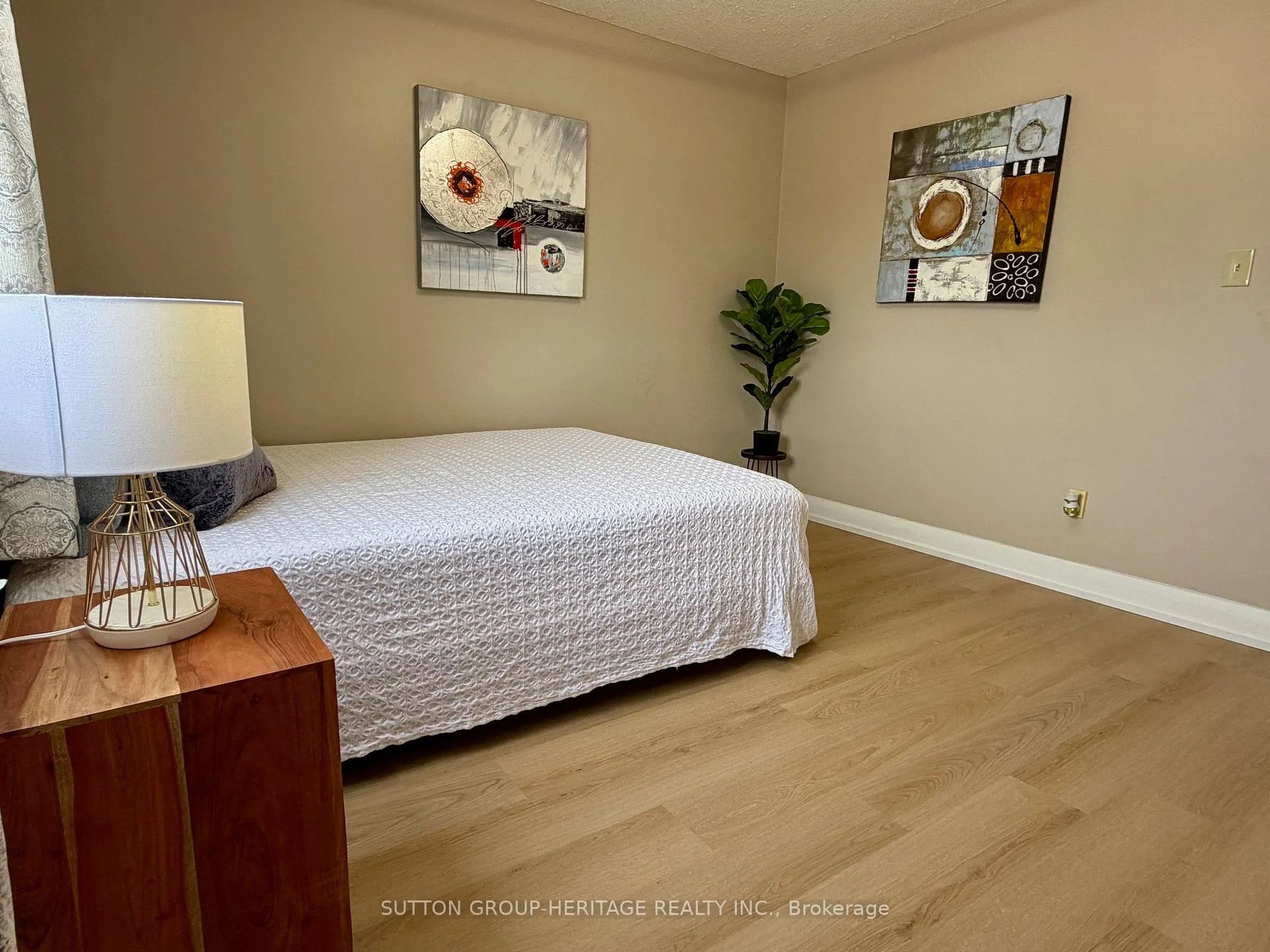 Photo 16 of 52 Barnes Drive, Ajax, Central — HOMEH