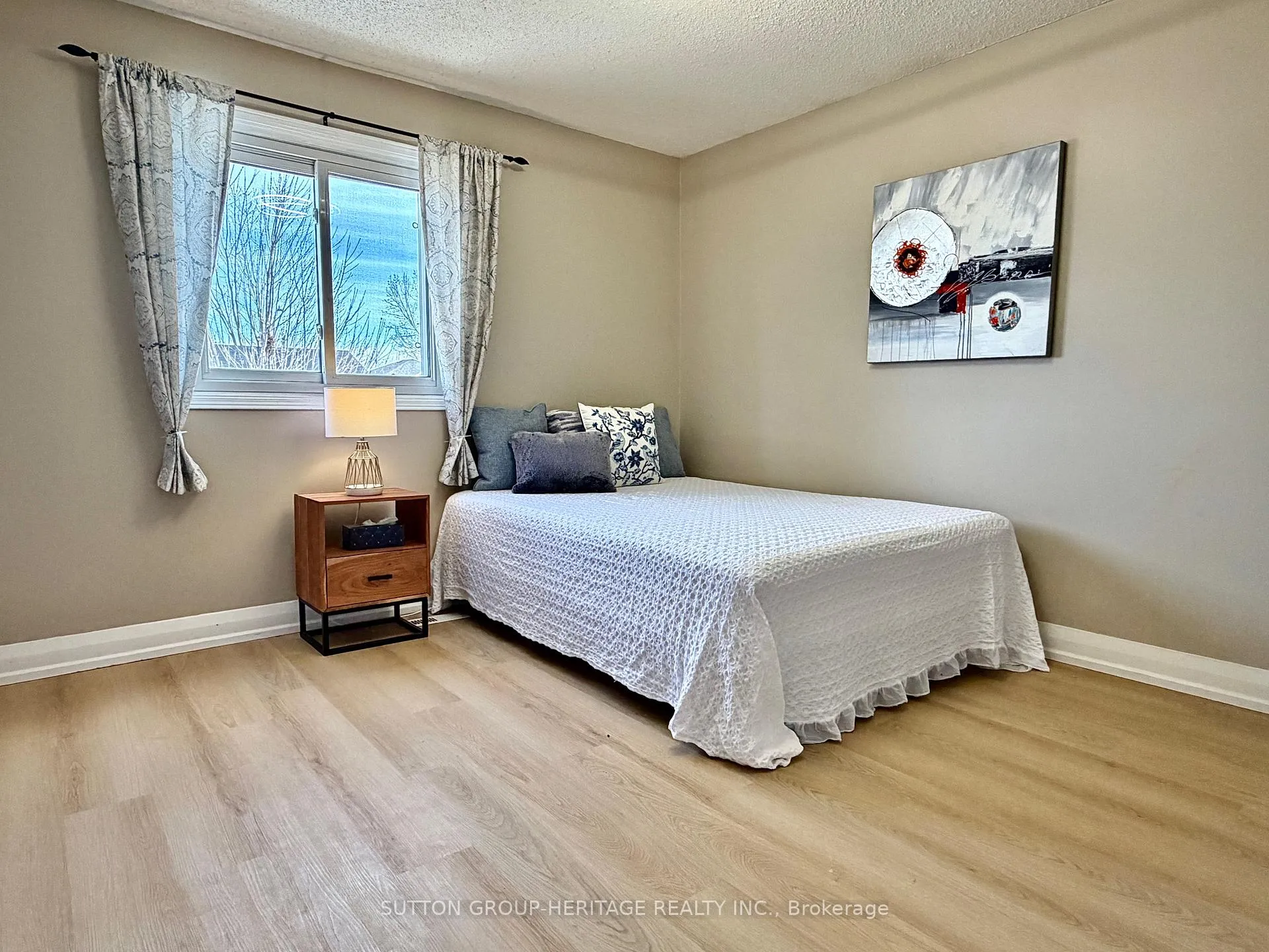 Photo 19 of 52 Barnes Drive, Ajax, Central — HOMEH
