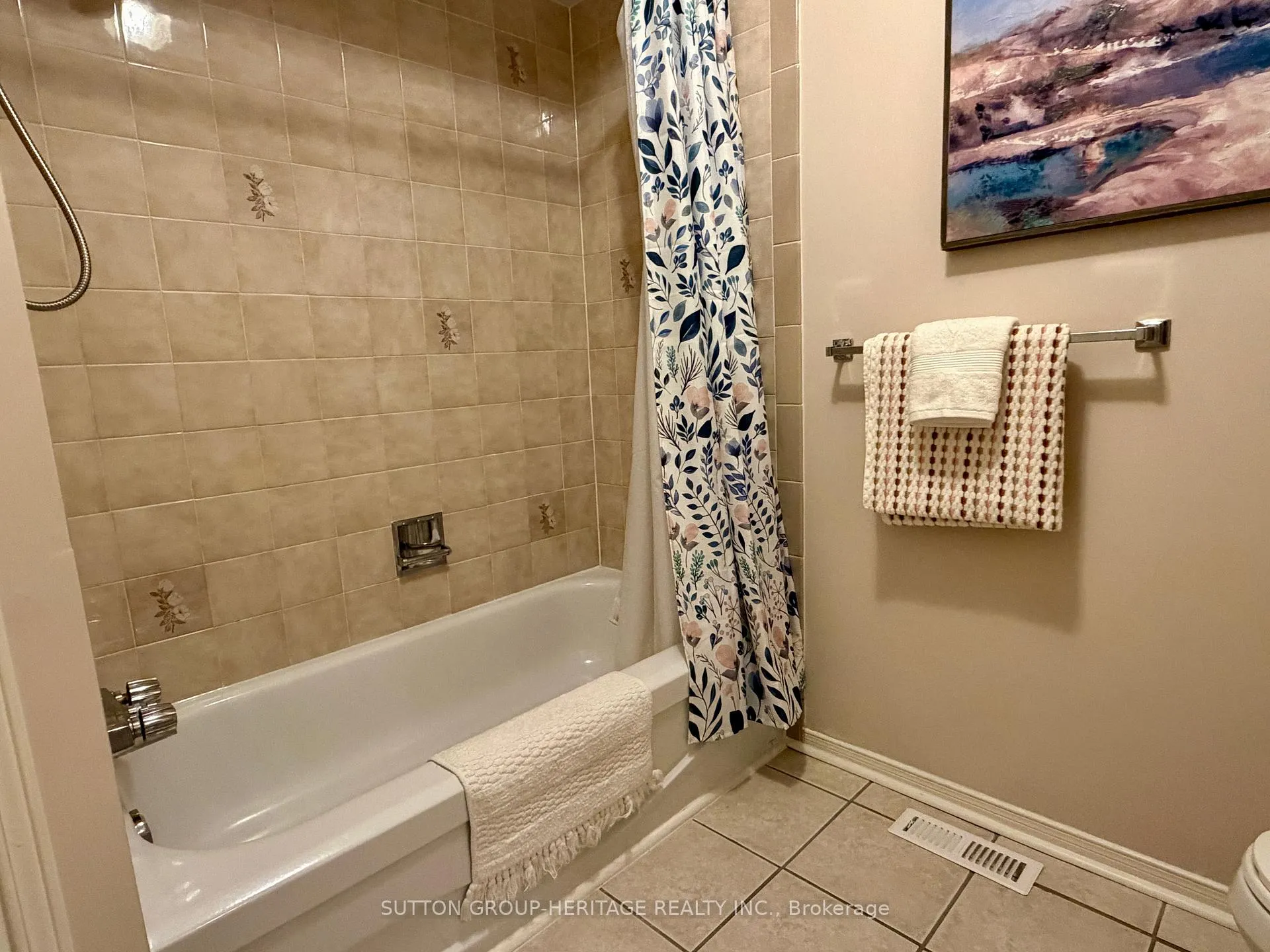 Photo 25 of 52 Barnes Drive, Ajax, Central — HOMEH