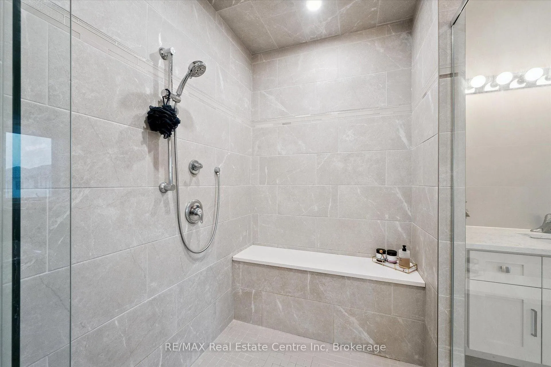 Photo 23 of 187 Ambrous Crescent, Guelph, Kortright East — HOMEH