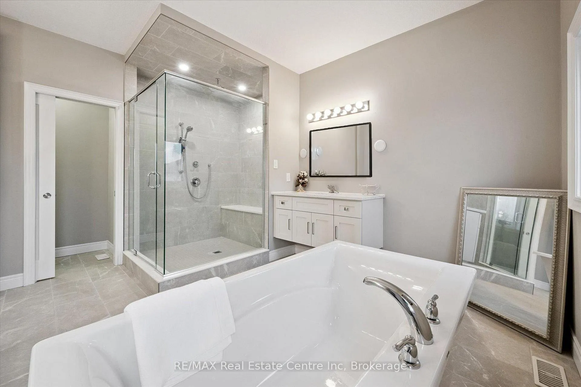 Photo 24 of 187 Ambrous Crescent, Guelph, Kortright East — HOMEH