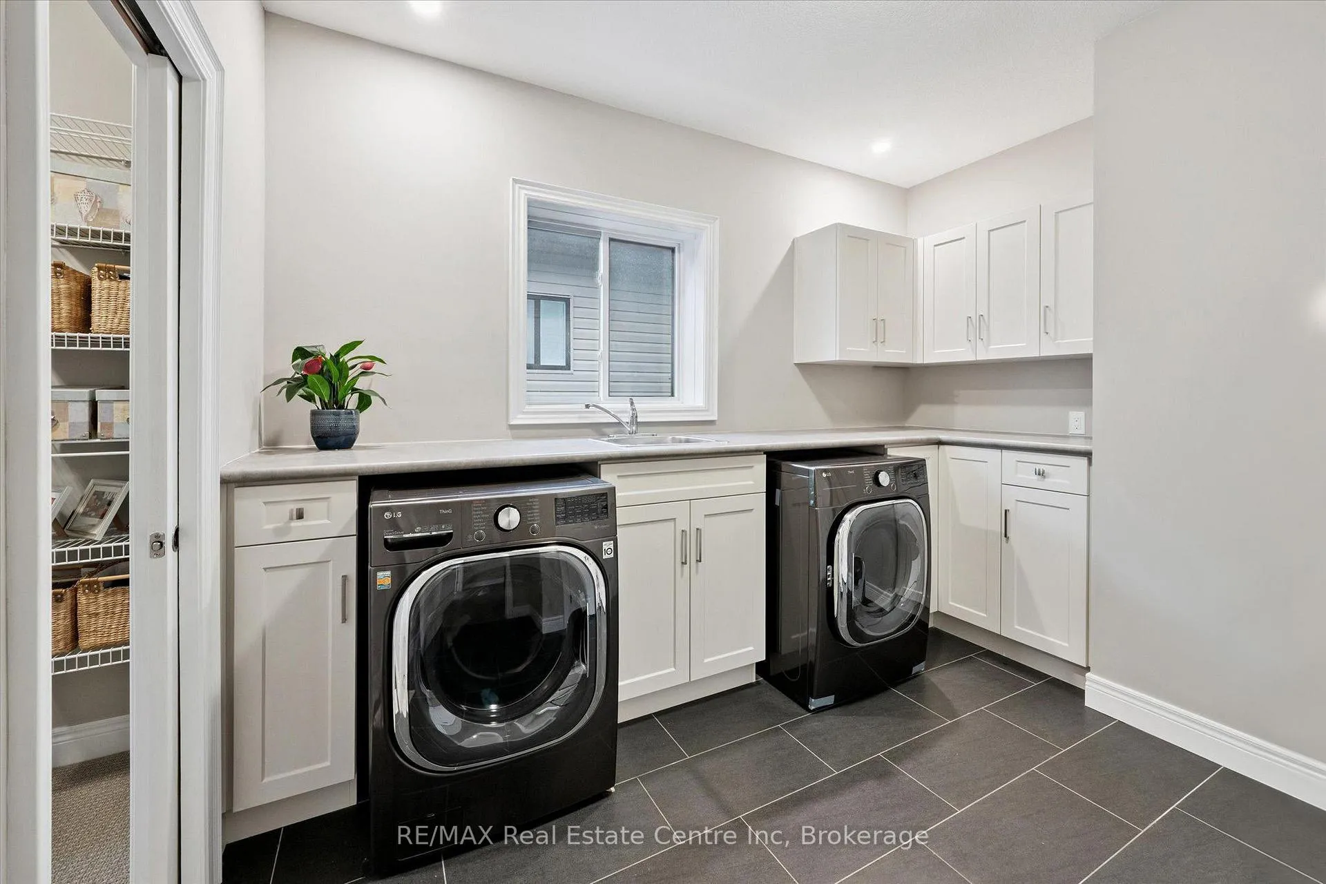 Photo 26 of 187 Ambrous Crescent, Guelph, Kortright East — HOMEH