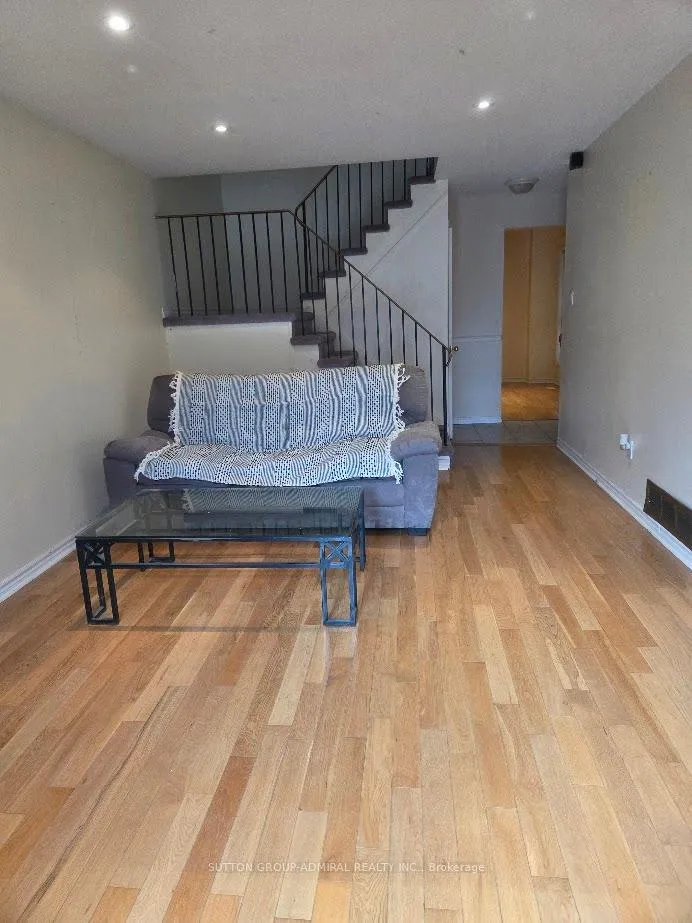 Photo 4 of 112 Patrice Crescent, Vaughan, Crestwood-Springfarm-Yorkhill — HOMEH
