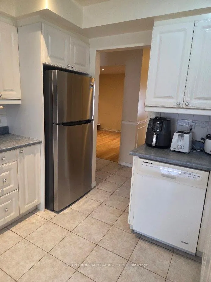 Photo 8 of 112 Patrice Crescent, Vaughan, Crestwood-Springfarm-Yorkhill — HOMEH