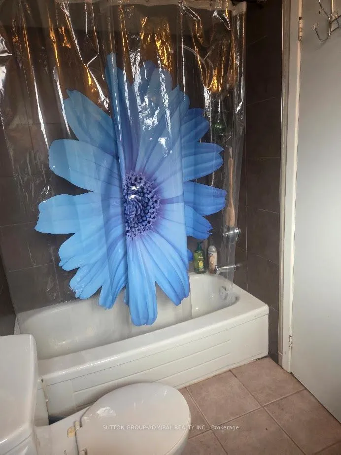 Photo 16 of 112 Patrice Crescent, Vaughan, Crestwood-Springfarm-Yorkhill — HOMEH