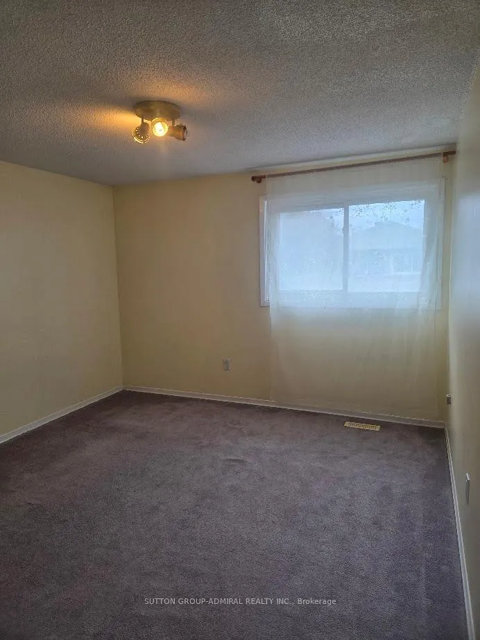 Photo 17 of 112 Patrice Crescent, Vaughan, Crestwood-Springfarm-Yorkhill — HOMEH