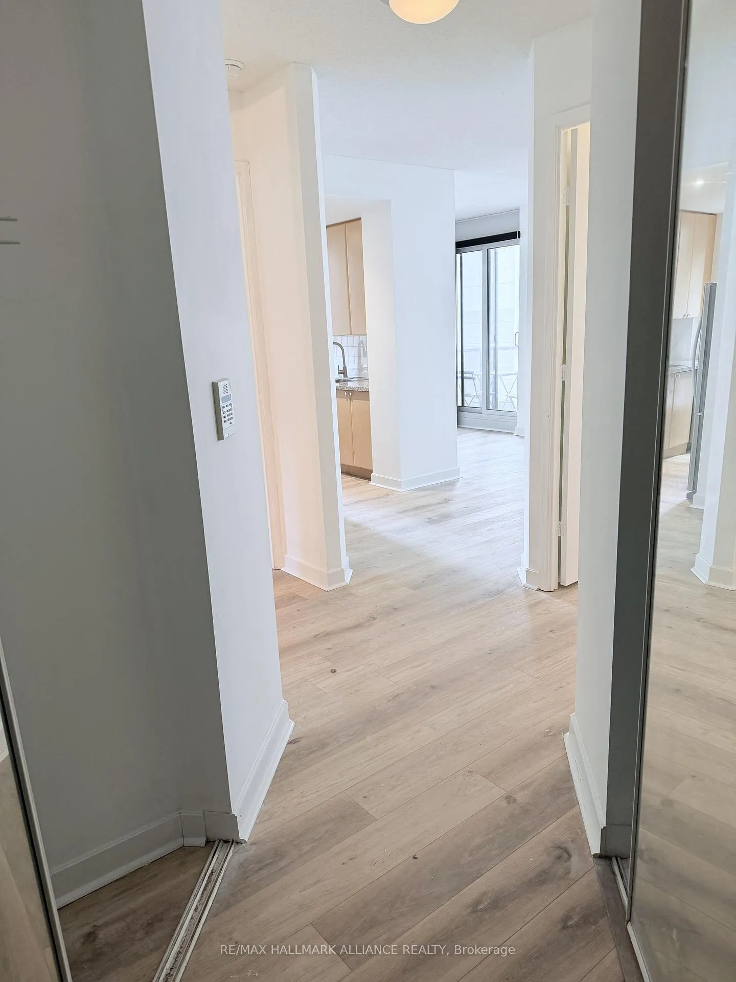Photo 2 of Unit 602, 85 Bloor Street E, Toronto, Church-Yonge Corridor — HOMEH