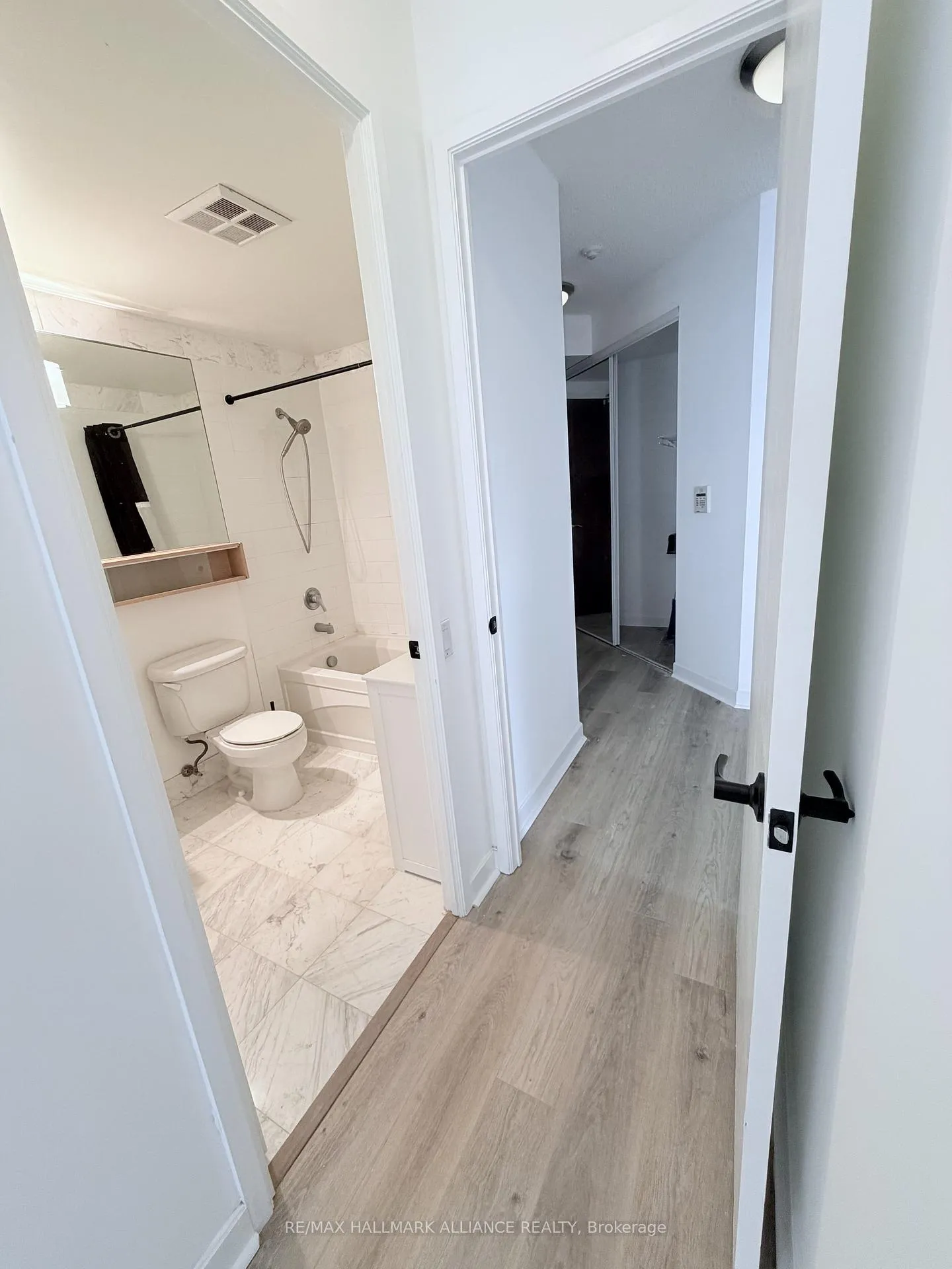 Photo 3 of Unit 602, 85 Bloor Street E, Toronto, Church-Yonge Corridor — HOMEH