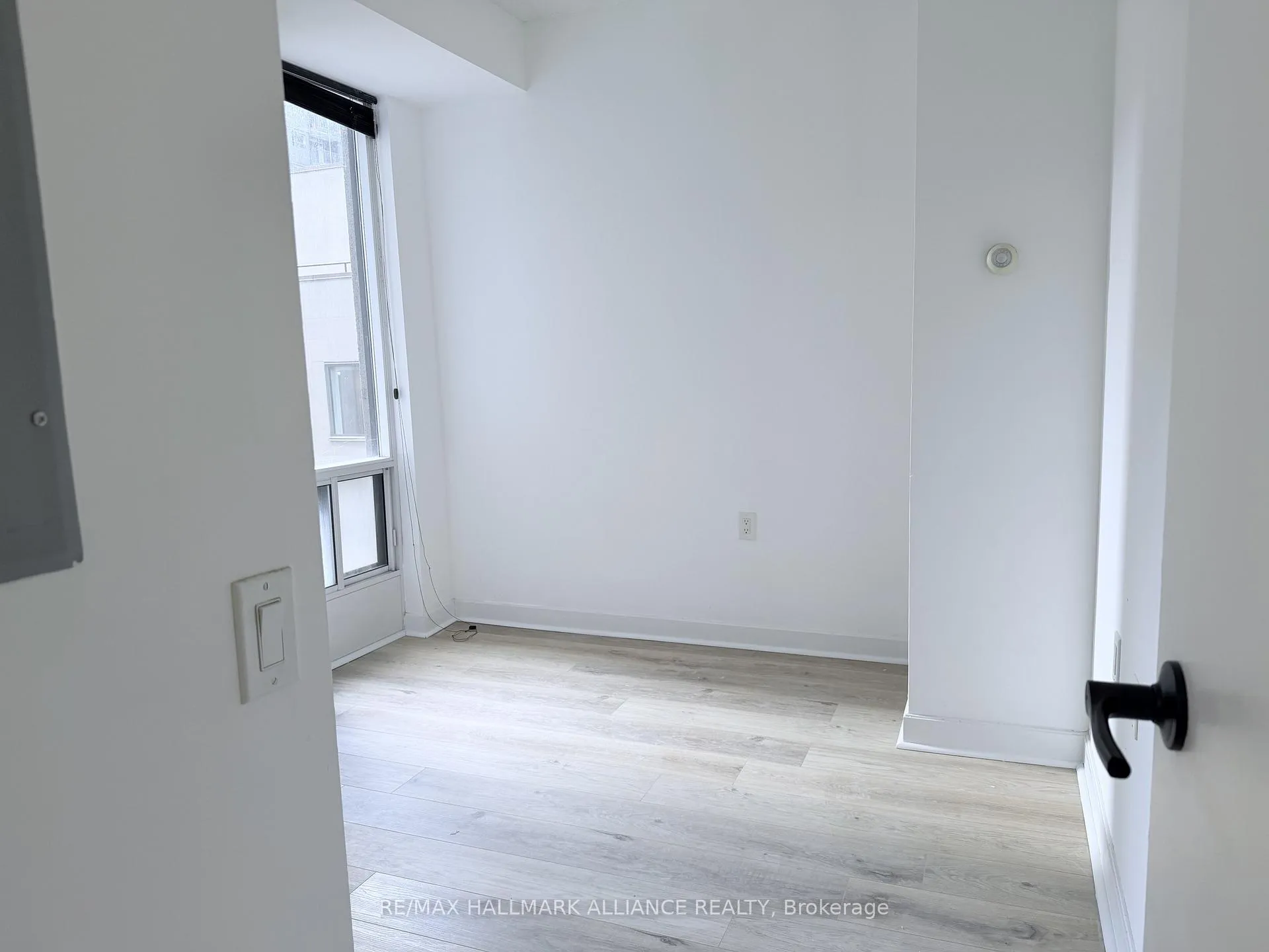 Photo 4 of Unit 602, 85 Bloor Street E, Toronto, Church-Yonge Corridor — HOMEH