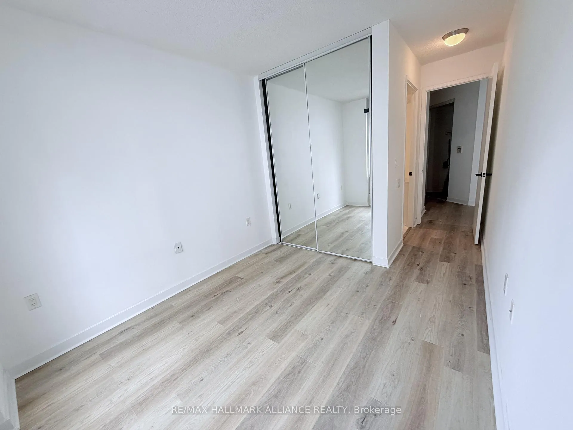 Photo 5 of Unit 602, 85 Bloor Street E, Toronto, Church-Yonge Corridor — HOMEH