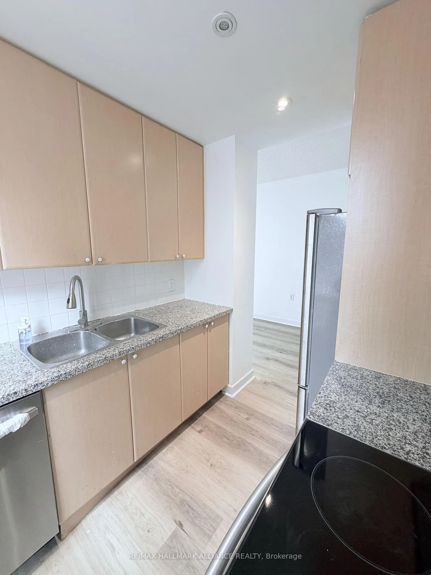 Photo 8 of Unit 602, 85 Bloor Street E, Toronto, Church-Yonge Corridor — HOMEH