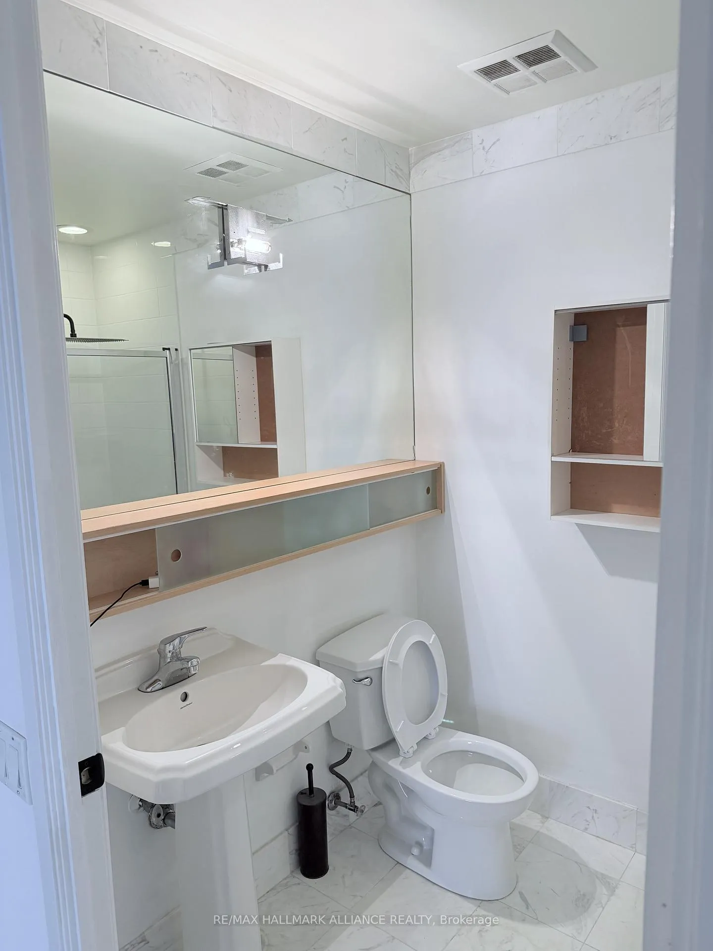 Photo 9 of Unit 602, 85 Bloor Street E, Toronto, Church-Yonge Corridor — HOMEH