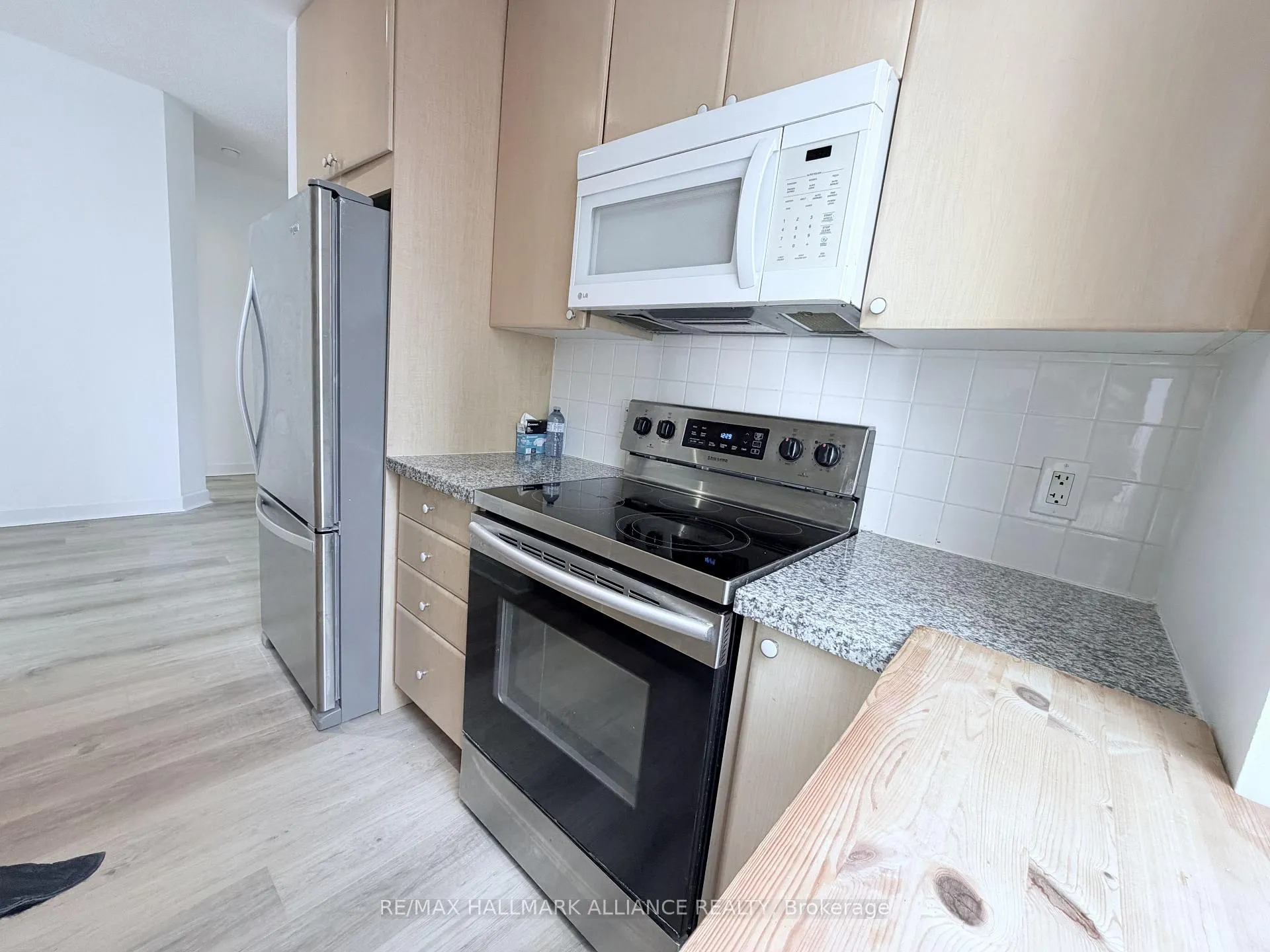 Photo 10 of Unit 602, 85 Bloor Street E, Toronto, Church-Yonge Corridor — HOMEH