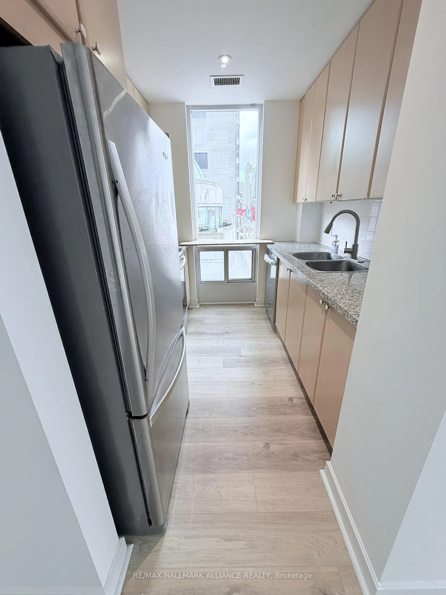 Photo 11 of Unit 602, 85 Bloor Street E, Toronto, Church-Yonge Corridor — HOMEH