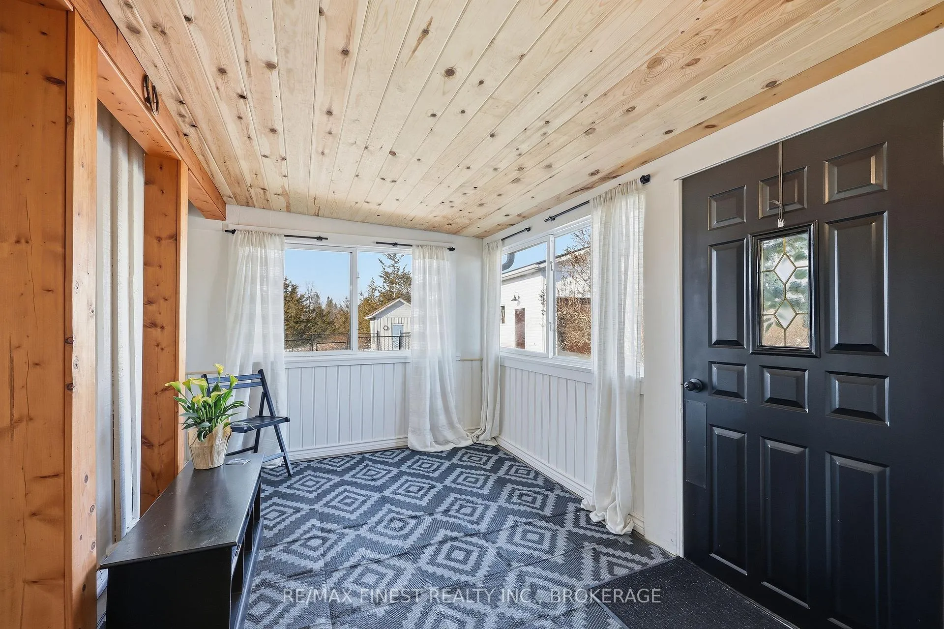Photo 4 of 704 Wing Road, Loyalist, Lennox and Addington - South — HOMEH