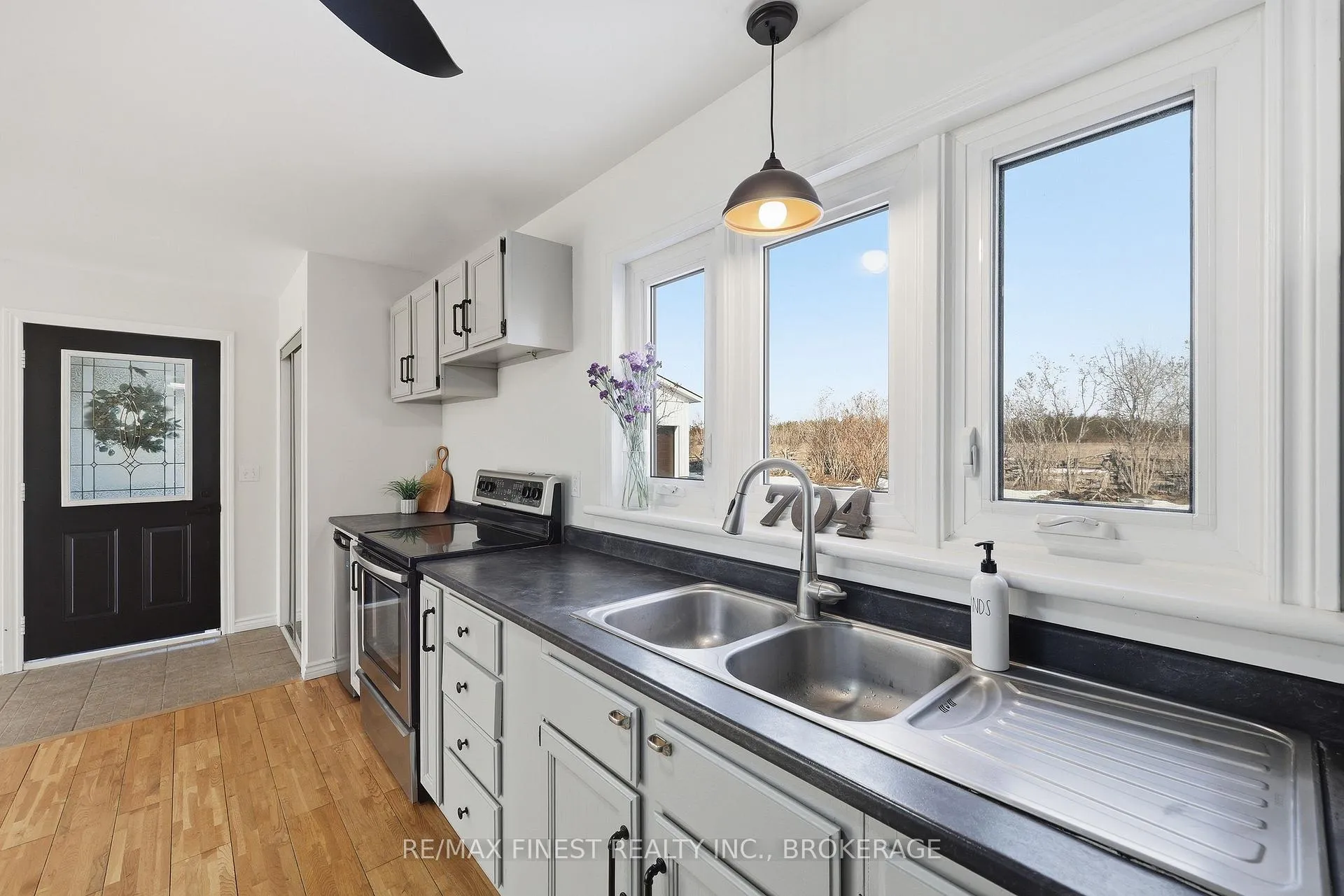 Photo 7 of 704 Wing Road, Loyalist, Lennox and Addington - South — HOMEH