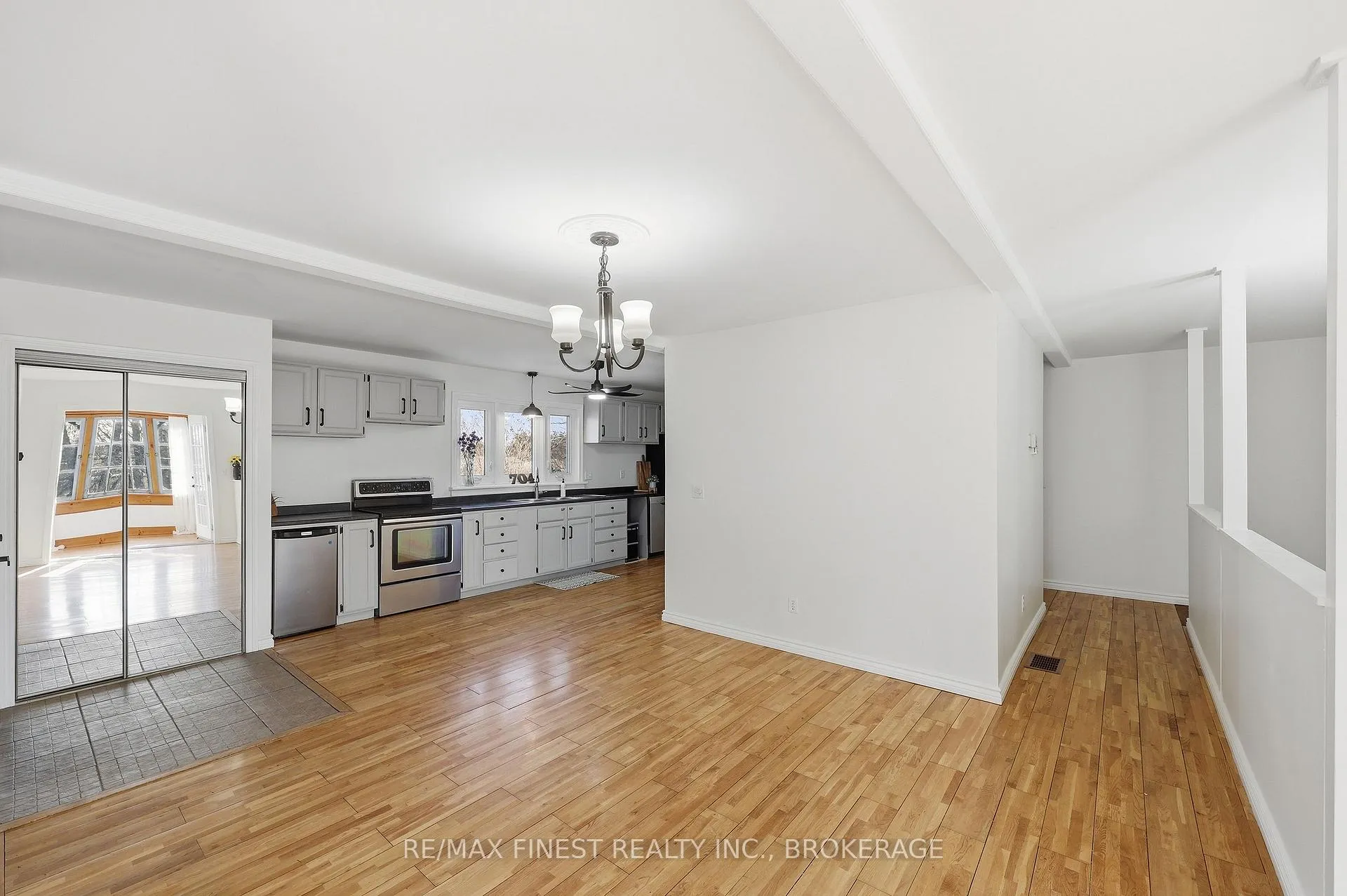 Photo 13 of 704 Wing Road, Loyalist, Lennox and Addington - South — HOMEH