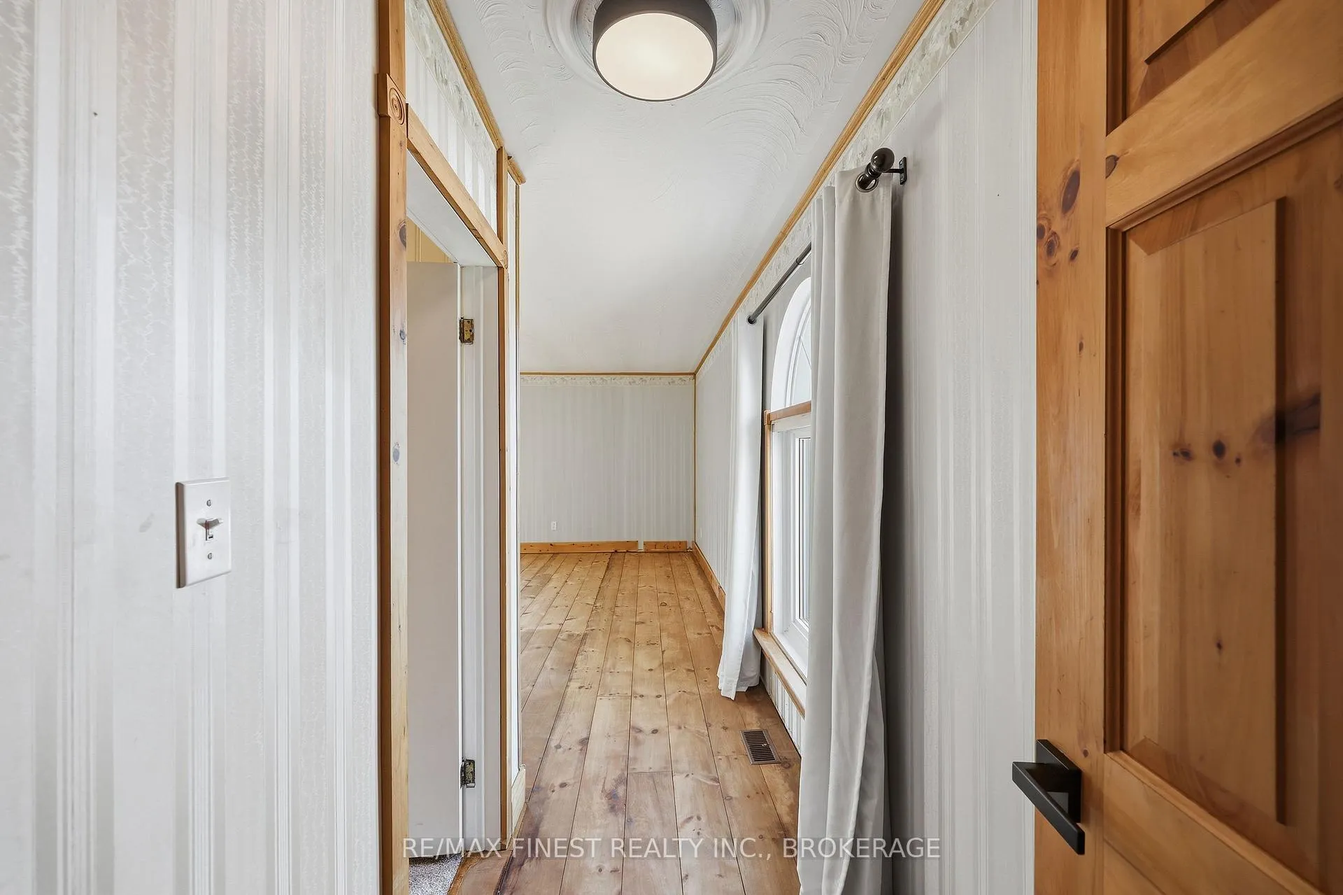 Photo 28 of 704 Wing Road, Loyalist, Lennox and Addington - South — HOMEH