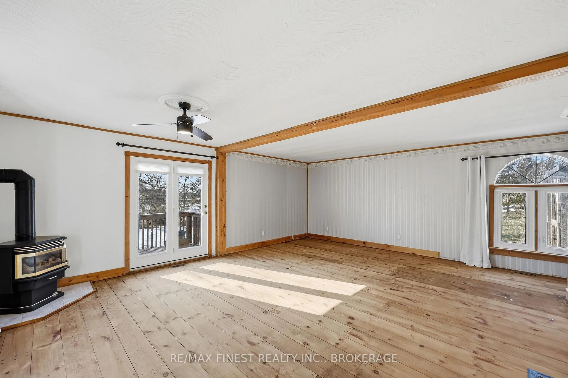 Photo 32 of 704 Wing Road, Loyalist, Lennox and Addington - South — HOMEH