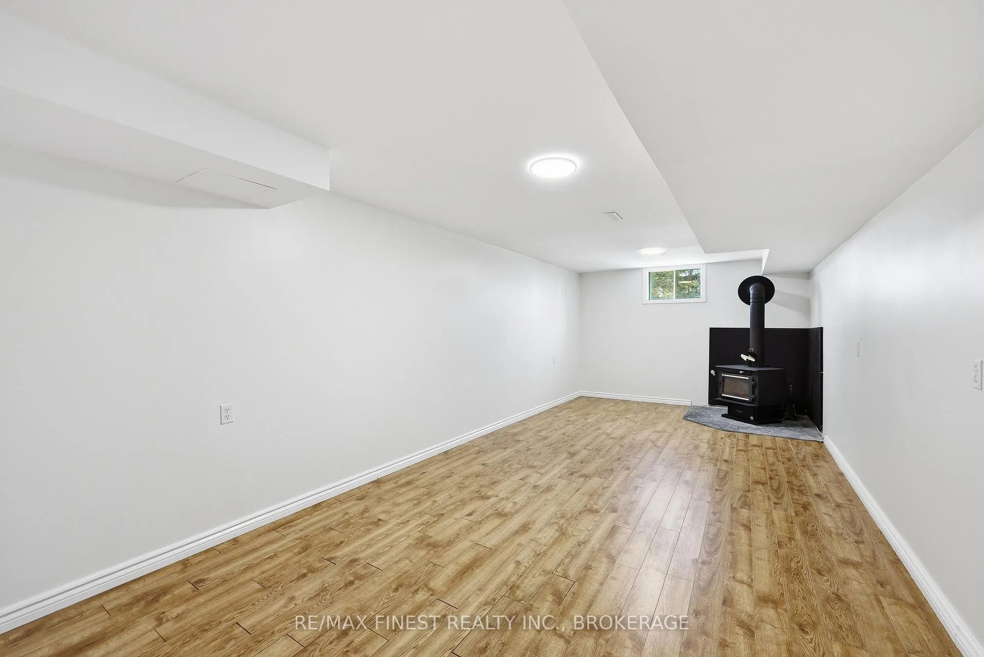 Photo 37 of 704 Wing Road, Loyalist, Lennox and Addington - South — HOMEH