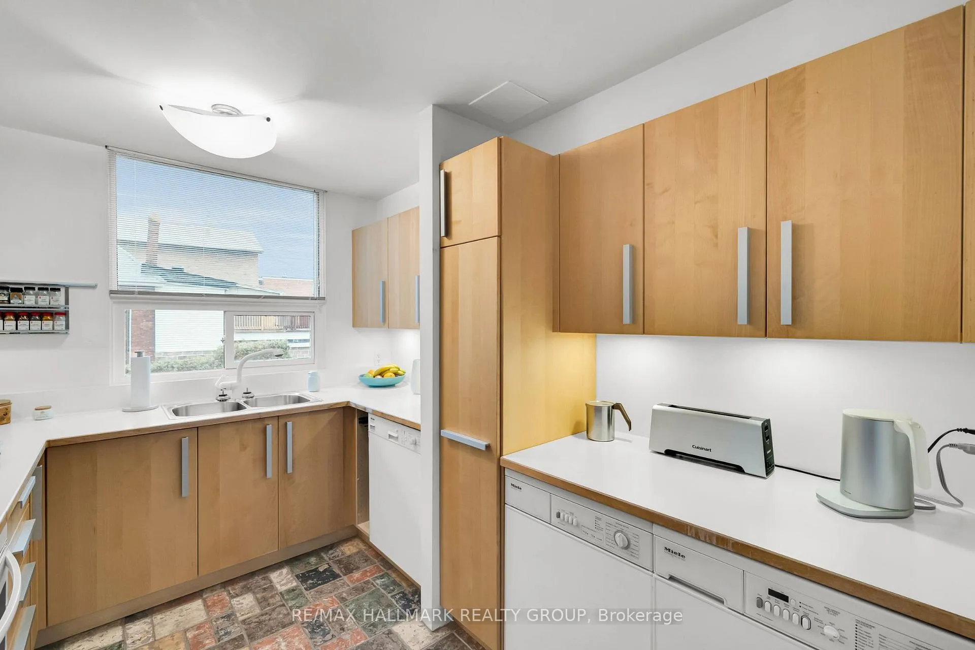 Photo 20 of Unit 203, 40 Arthur Street, Ottawa, West Centre Town — HOMEH