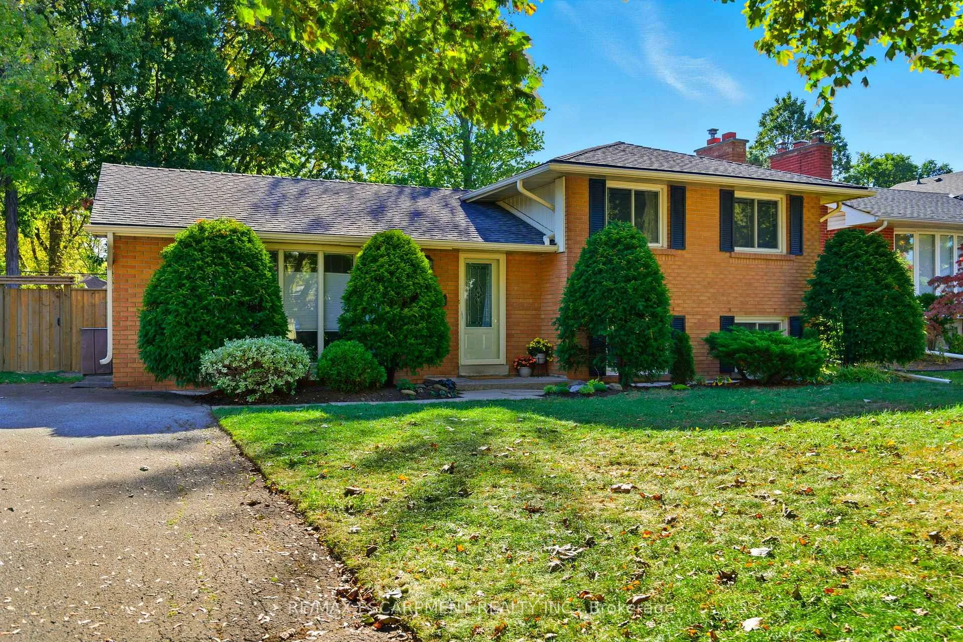 Photo 2 of 5210 Mulberry Drive, Burlington, Appleby — HOMEH