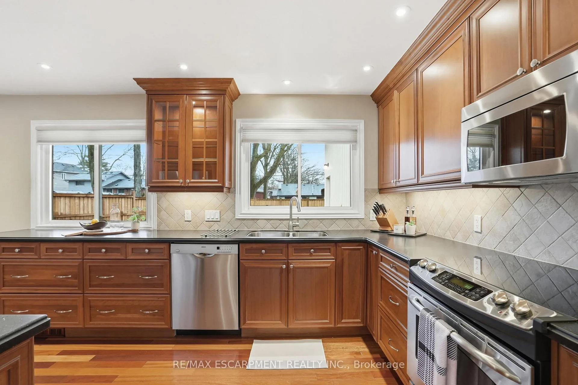 Photo 18 of 5210 Mulberry Drive, Burlington, Appleby — HOMEH