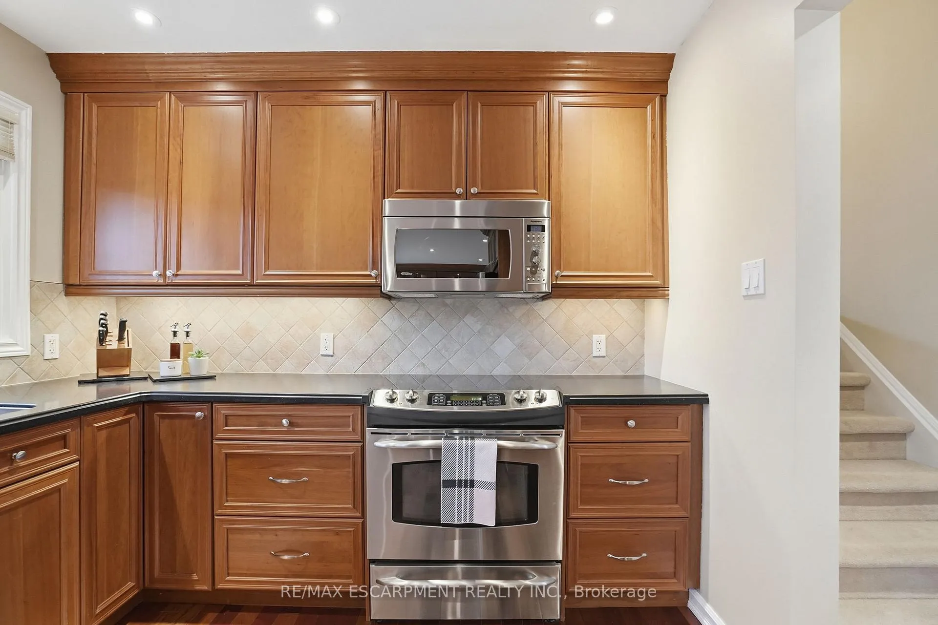 Photo 19 of 5210 Mulberry Drive, Burlington, Appleby — HOMEH