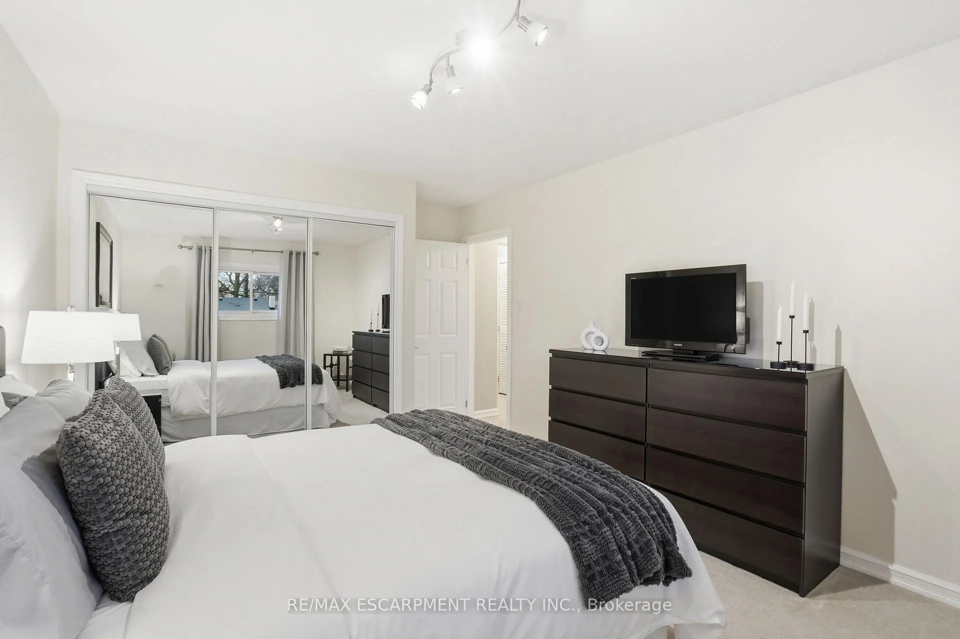 Photo 23 of 5210 Mulberry Drive, Burlington, Appleby — HOMEH