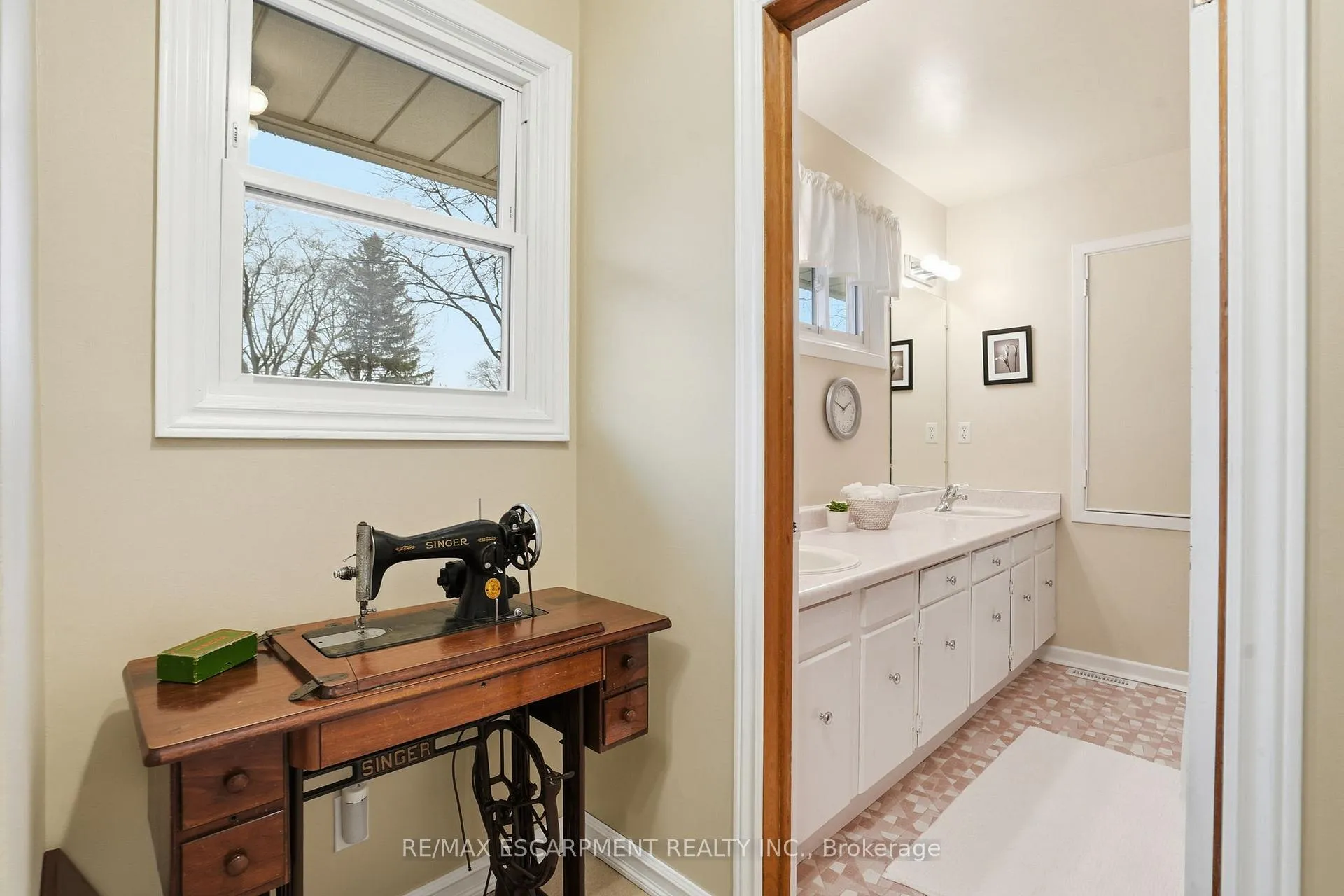 Photo 24 of 5210 Mulberry Drive, Burlington, Appleby — HOMEH