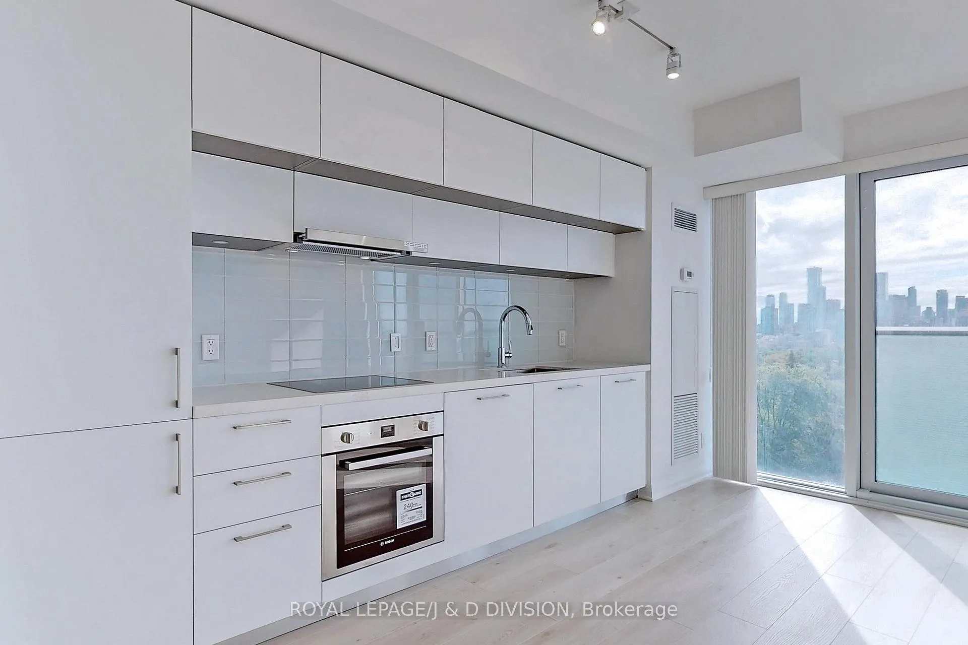 Photo 3 of Unit 1101, 99 Foxbar Road, Toronto, Yonge-St. Clair — HOMEH
