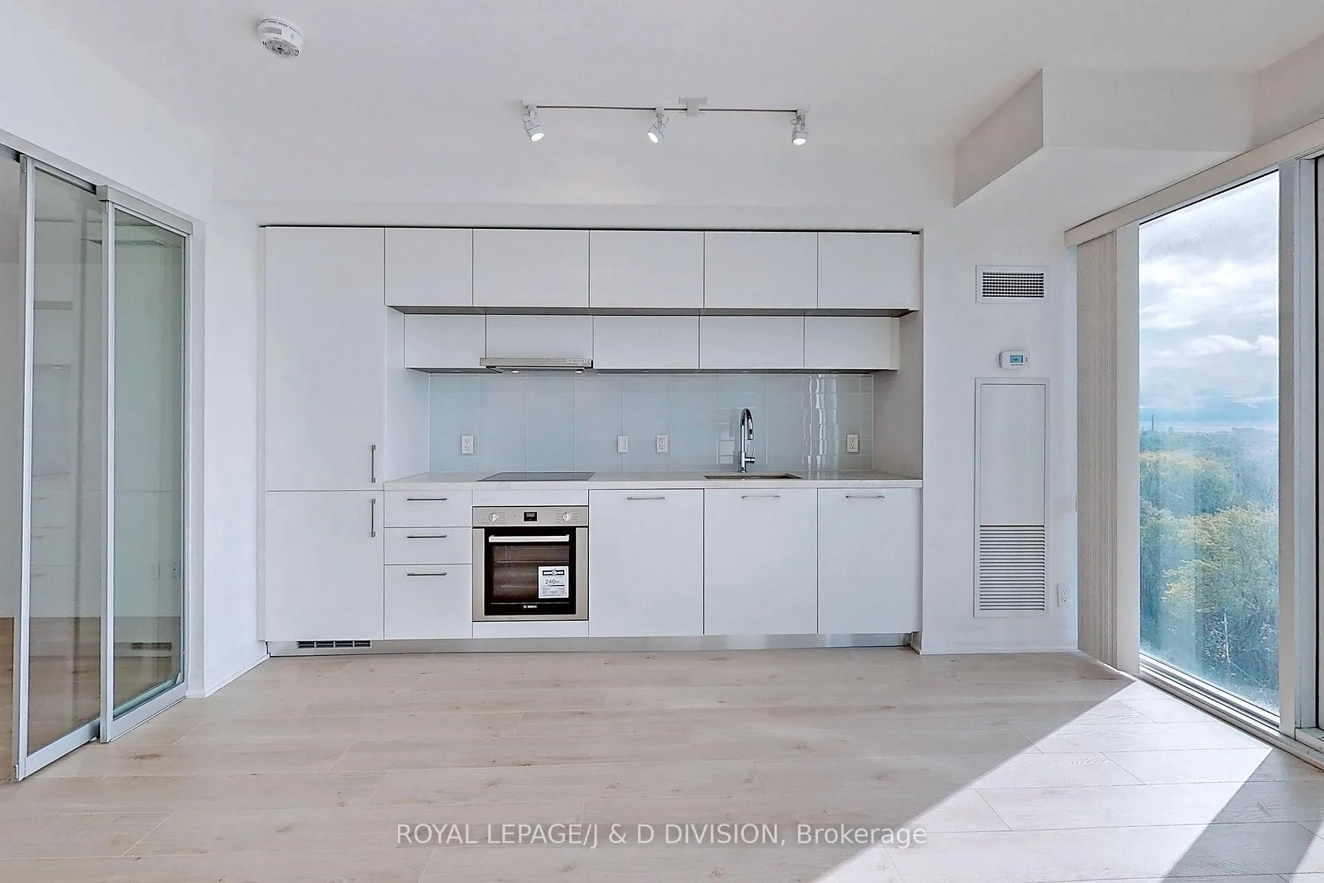 Photo 4 of Unit 1101, 99 Foxbar Road, Toronto, Yonge-St. Clair — HOMEH