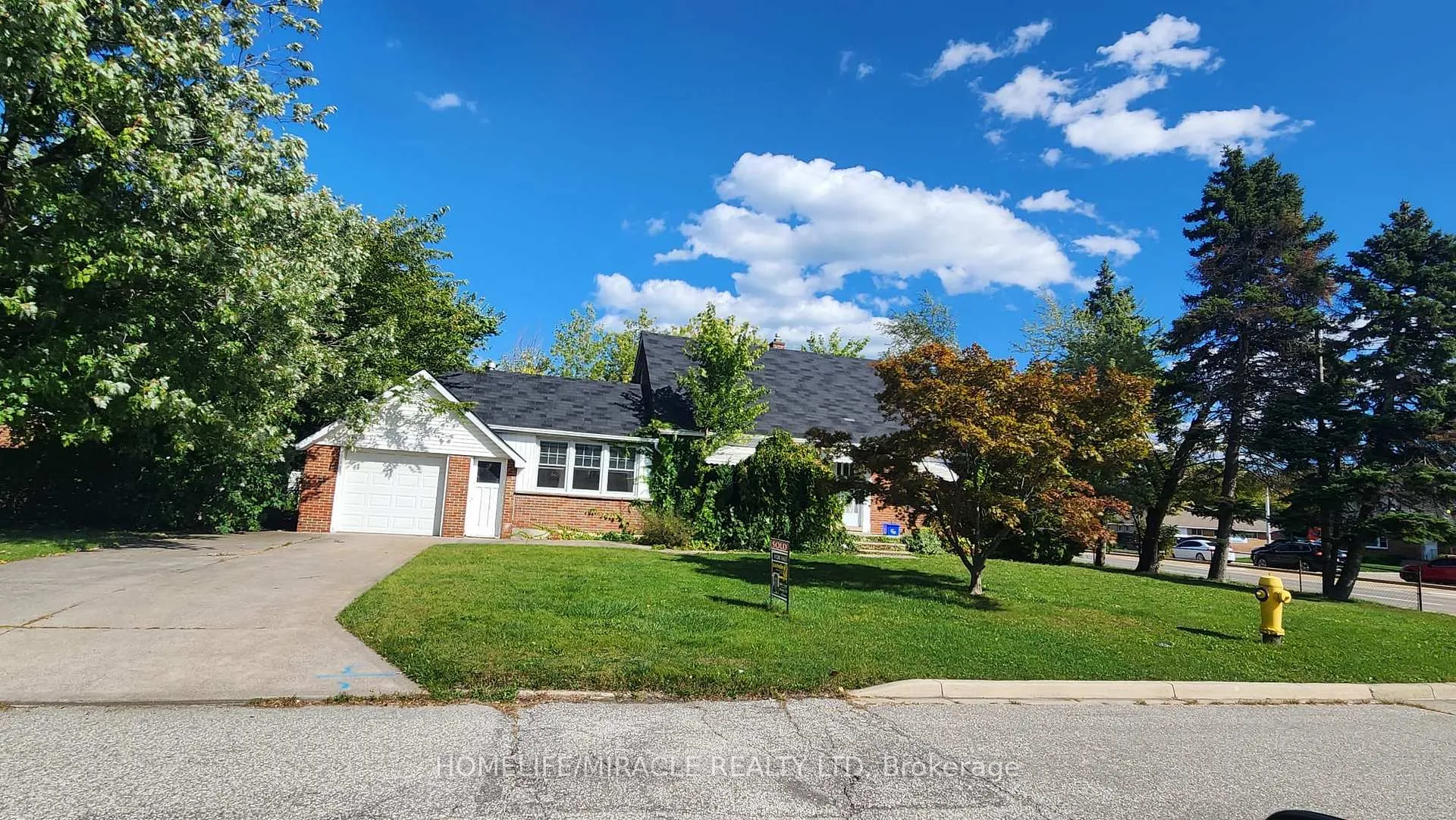 Photo 1 of 486 Matthew Brady Avenue, Windsor — HOMEH