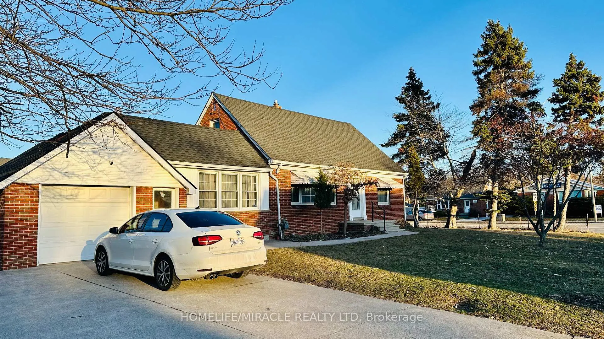 Photo 2 of 486 Matthew Brady Avenue, Windsor — HOMEH