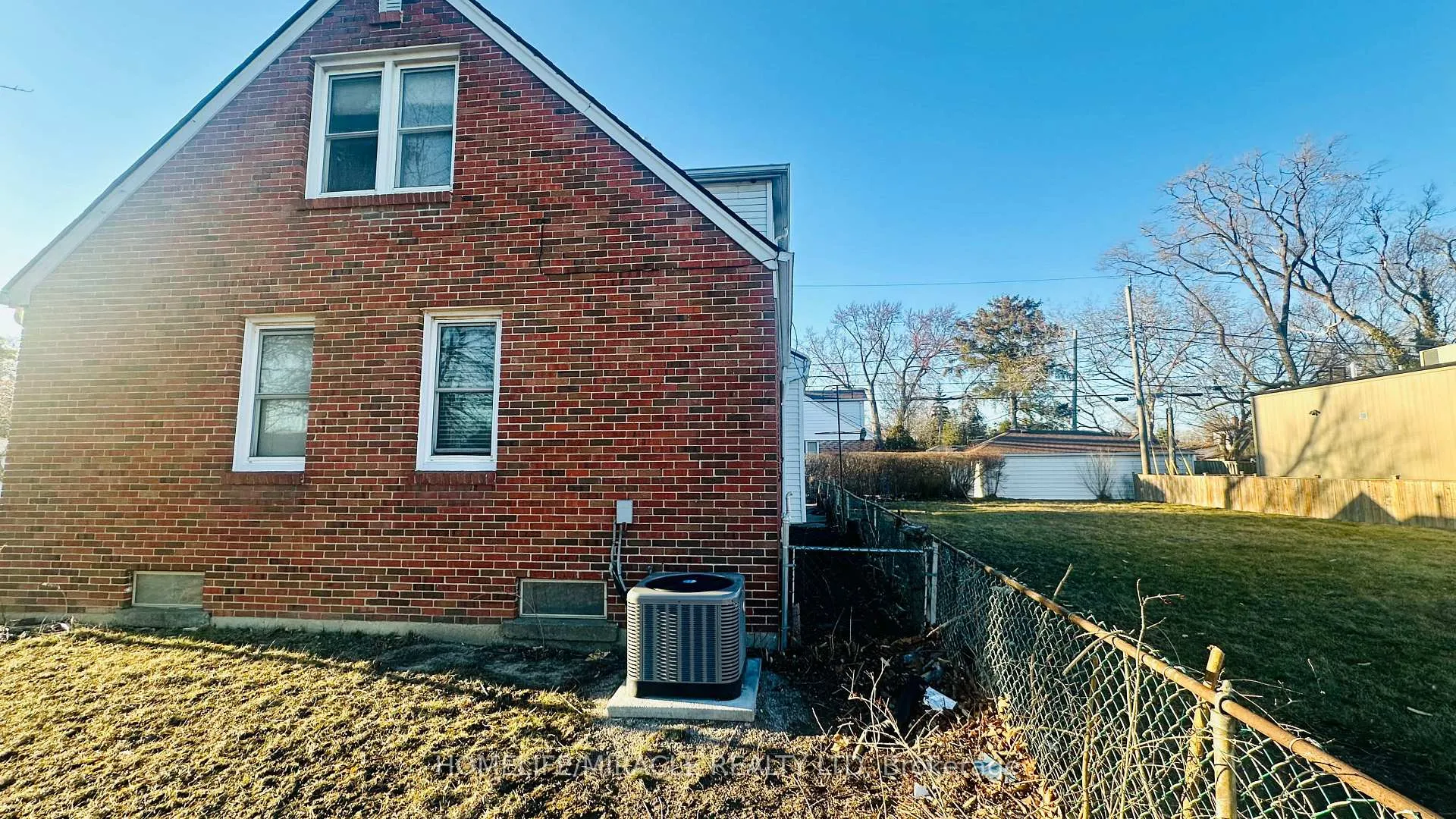 Photo 5 of 486 Matthew Brady Avenue, Windsor — HOMEH