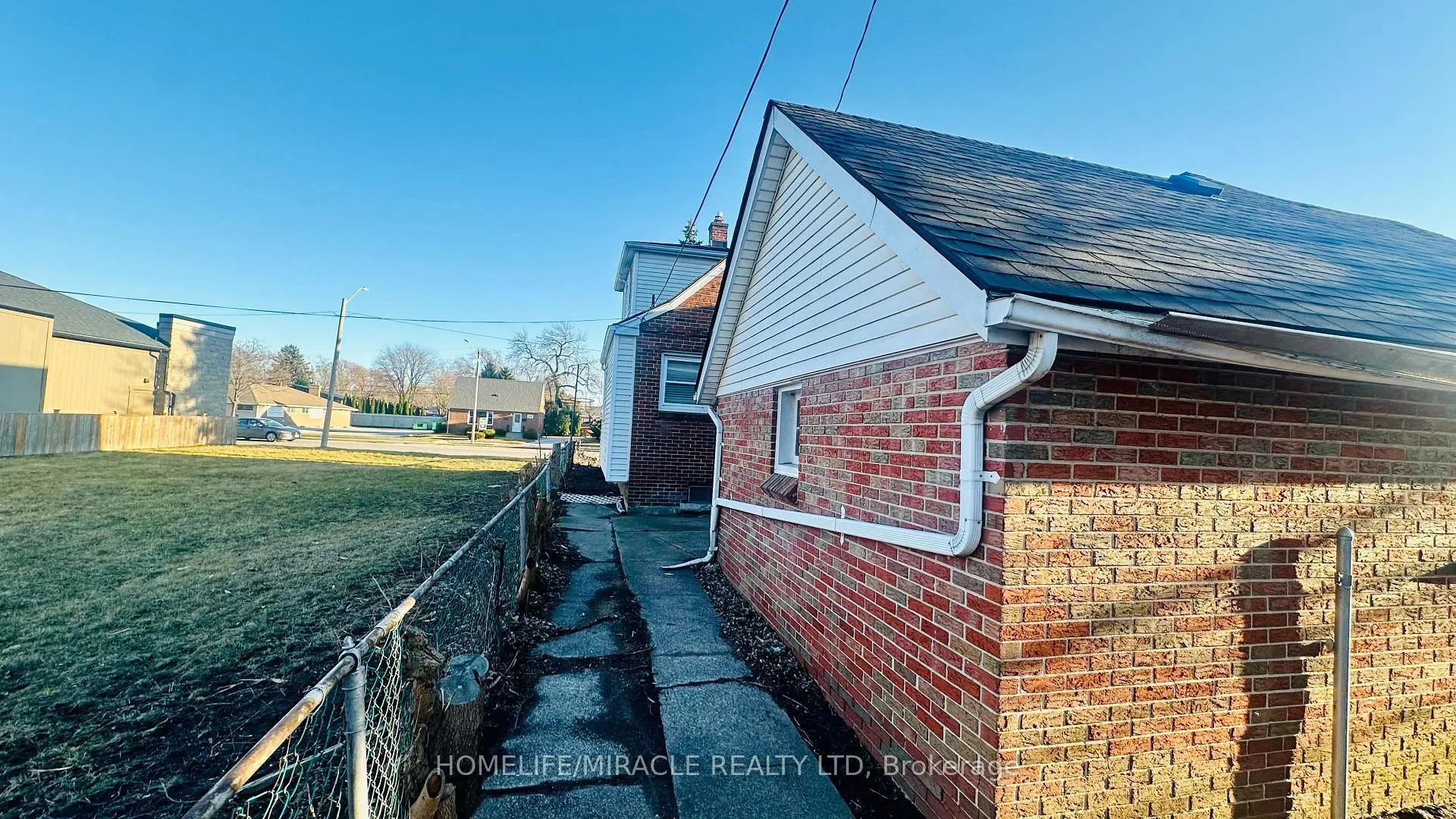 Photo 6 of 486 Matthew Brady Avenue, Windsor — HOMEH