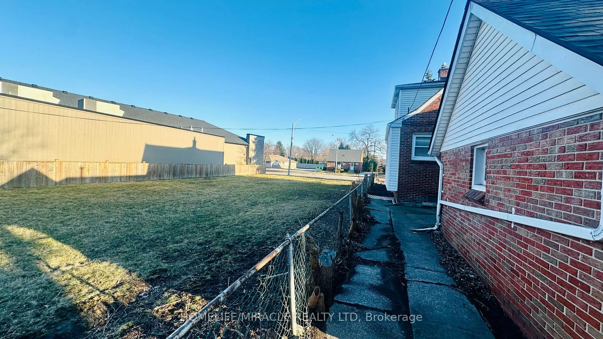 Photo 7 of 486 Matthew Brady Avenue, Windsor — HOMEH