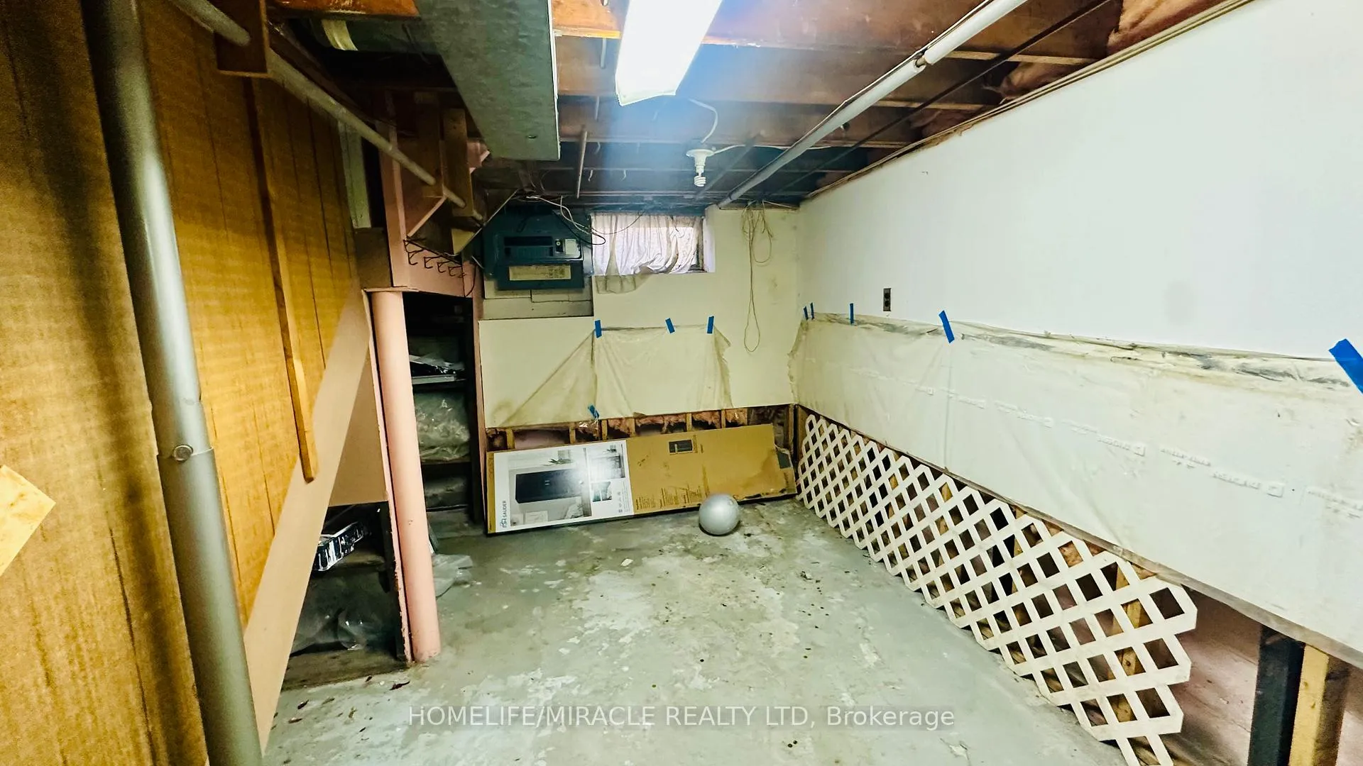 Photo 12 of 486 Matthew Brady Avenue, Windsor — HOMEH