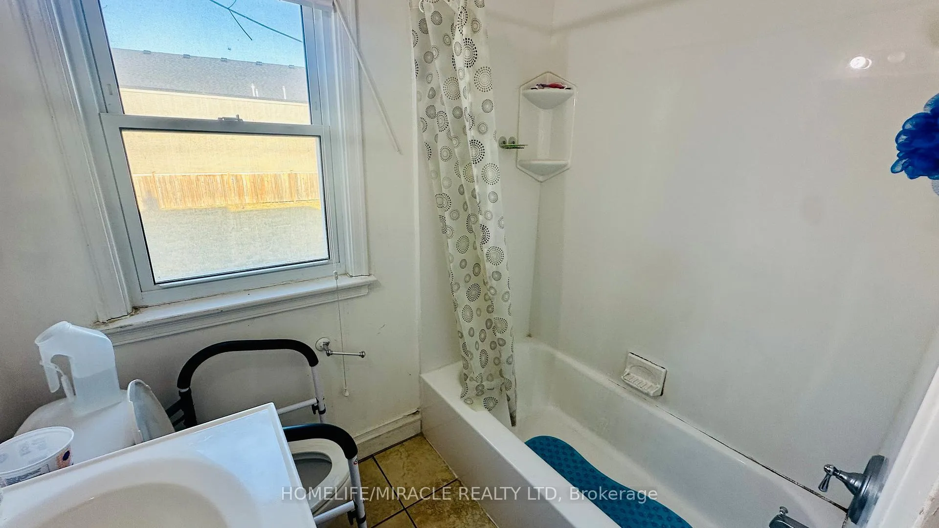 Photo 20 of 486 Matthew Brady Avenue, Windsor — HOMEH