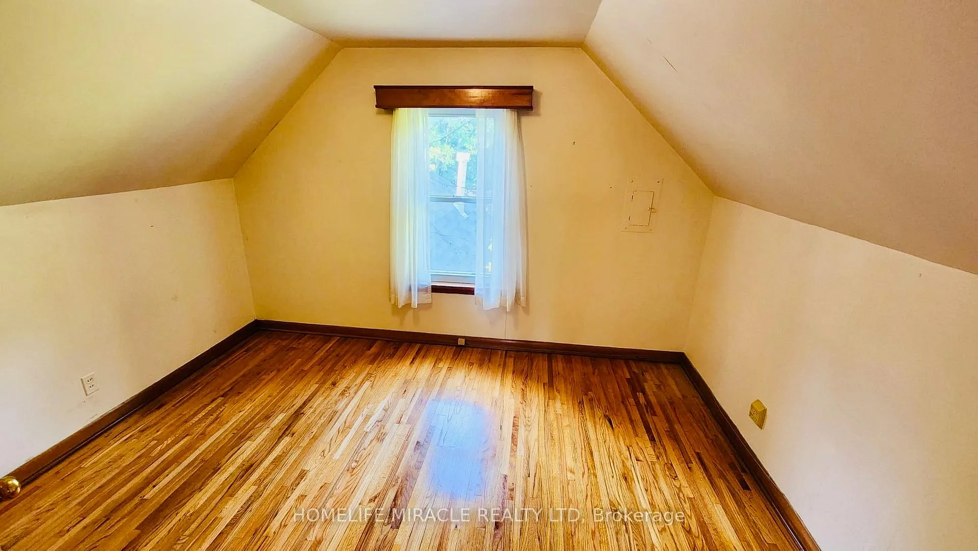 Photo 24 of 486 Matthew Brady Avenue, Windsor — HOMEH