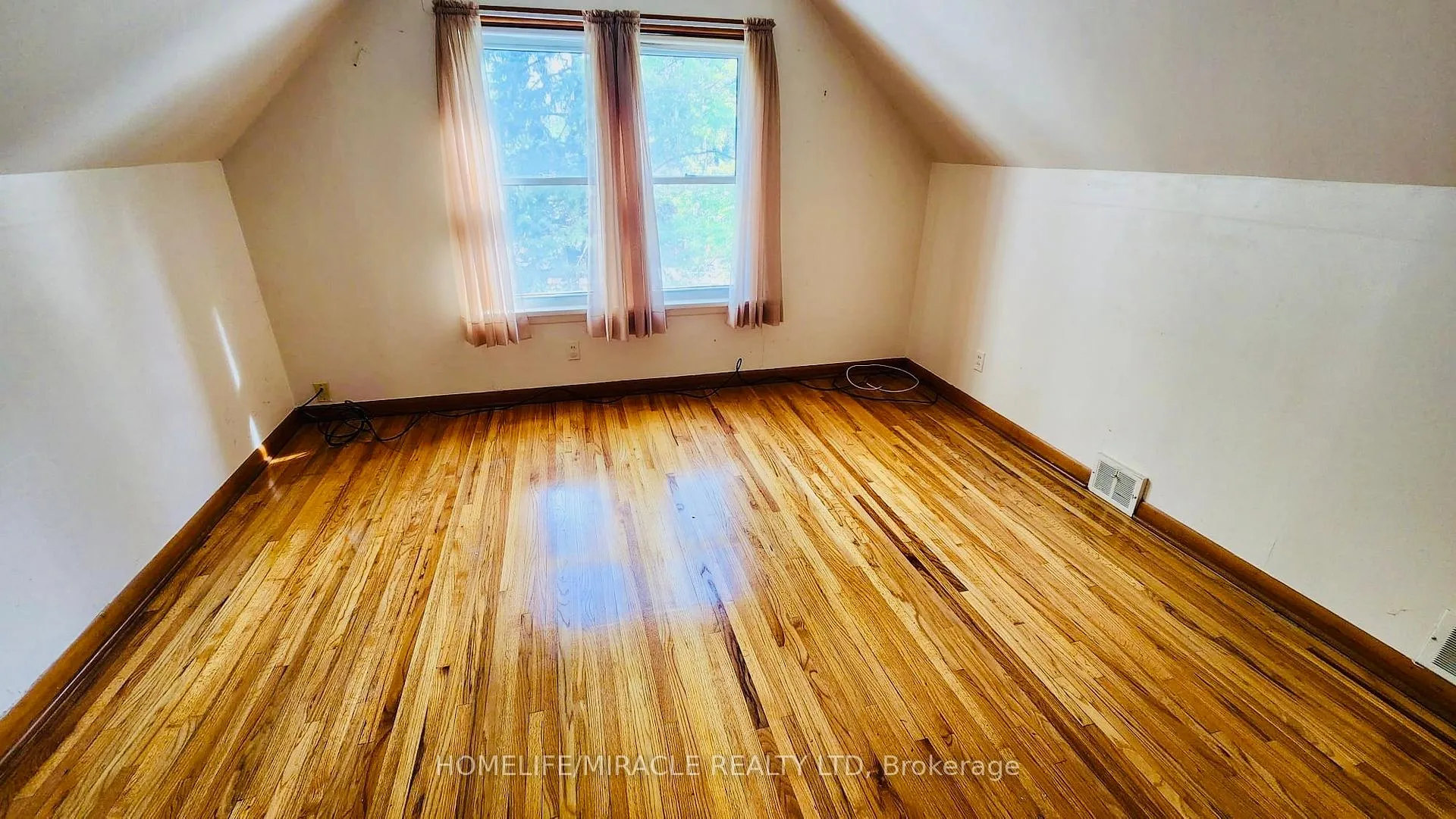 Photo 25 of 486 Matthew Brady Avenue, Windsor — HOMEH