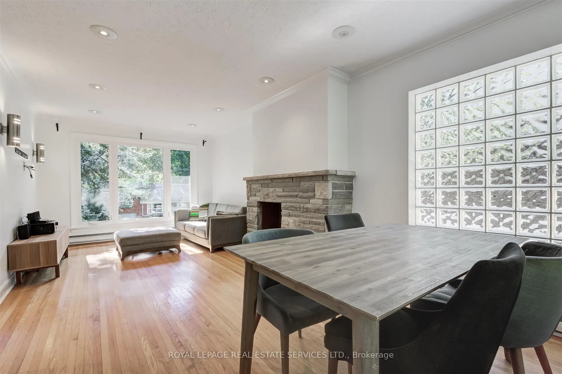 Photo 2 of 5 Easson Avenue, Toronto, High Park-Swansea — HOMEH
