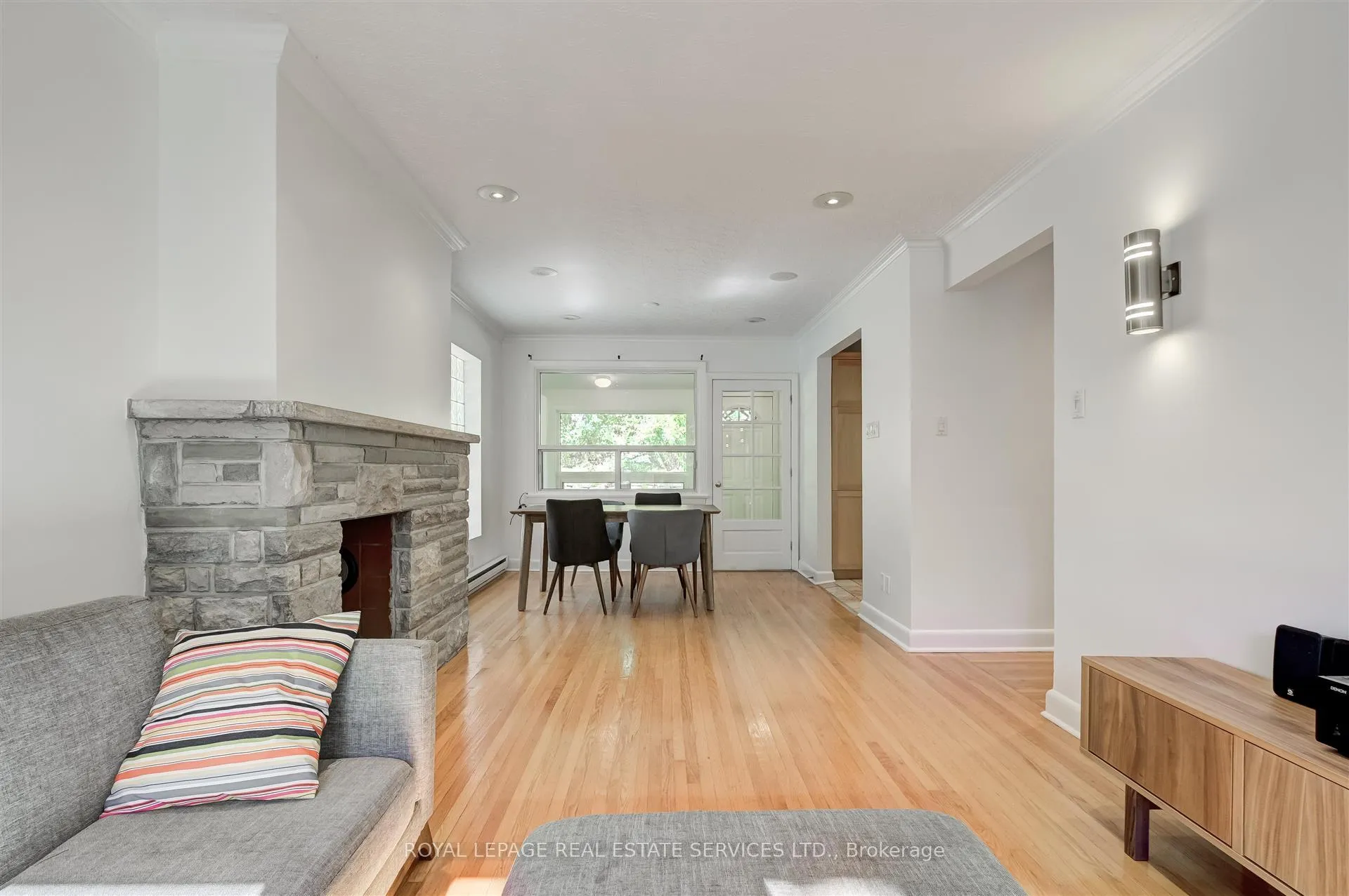 Photo 4 of 5 Easson Avenue, Toronto, High Park-Swansea — HOMEH