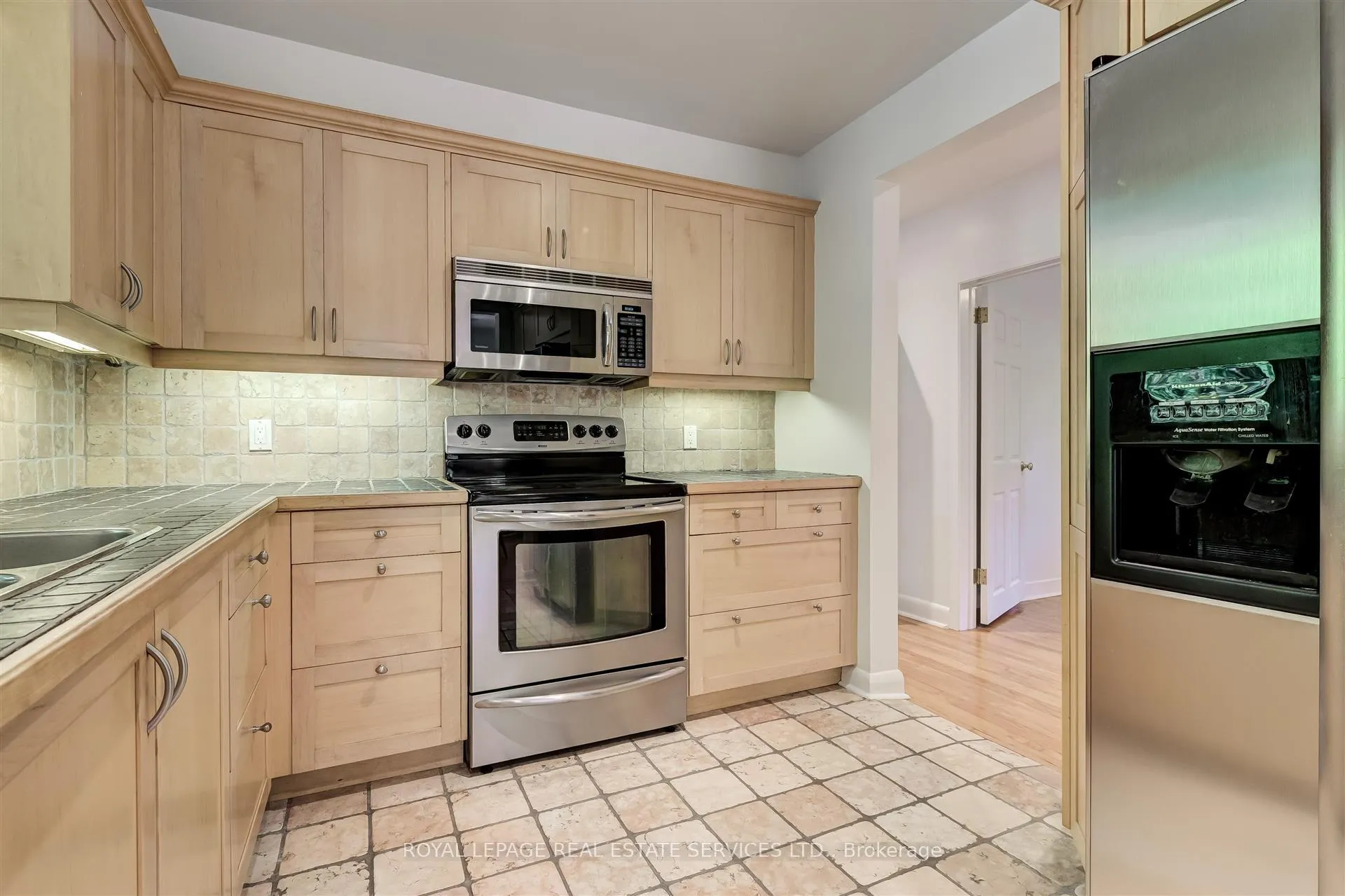Photo 7 of 5 Easson Avenue, Toronto, High Park-Swansea — HOMEH
