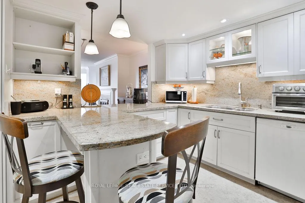 Photo 8 of Unit 708, 100 Lakeshore Road E, Oakville, Old Oakville — HOMEH