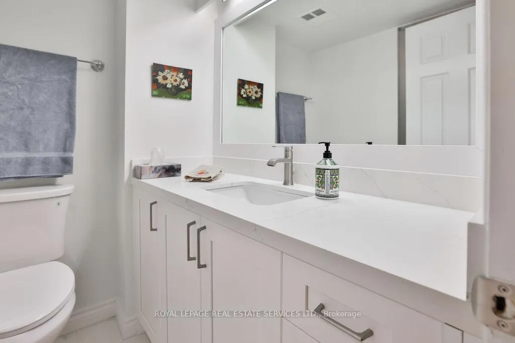 Photo 16 of Unit 708, 100 Lakeshore Road E, Oakville, Old Oakville — HOMEH